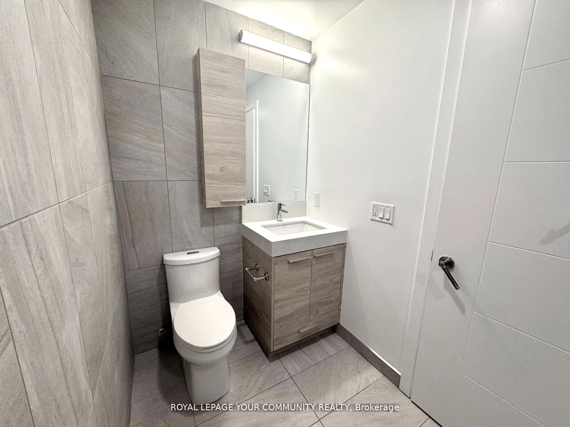 200 Redpath Avenue, #1804