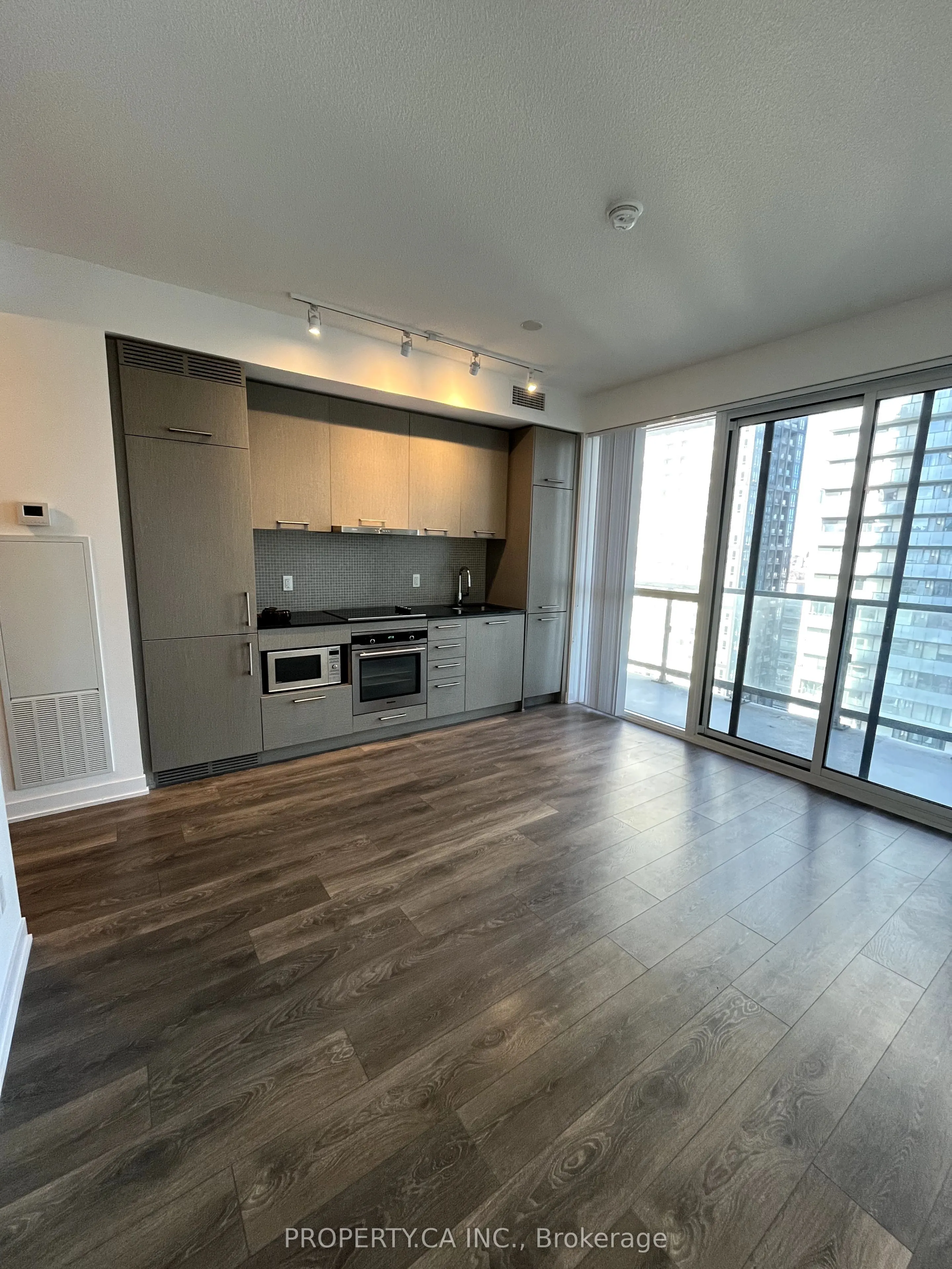 87 Peter Street #2809