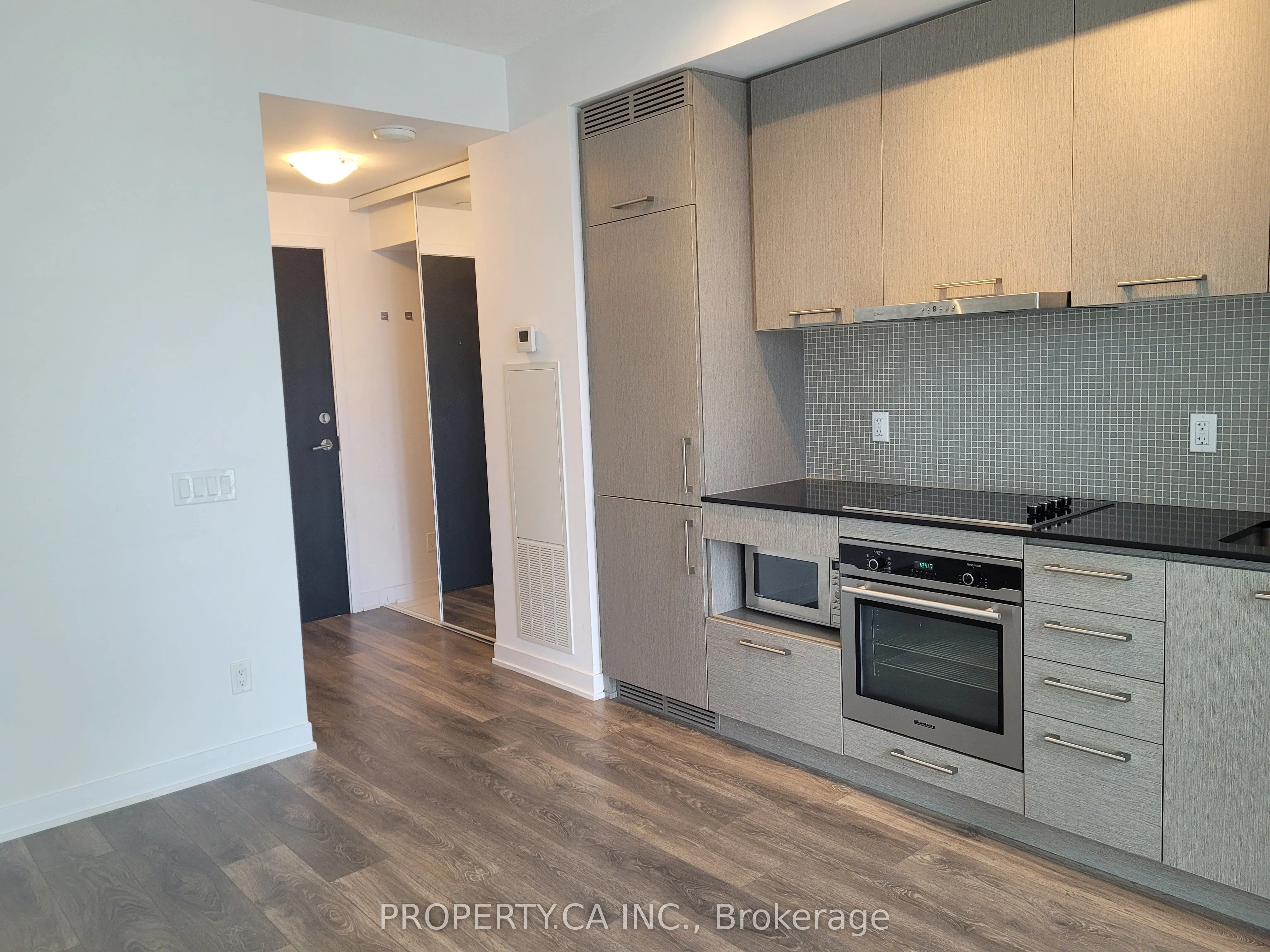 87 Peter Street #2809