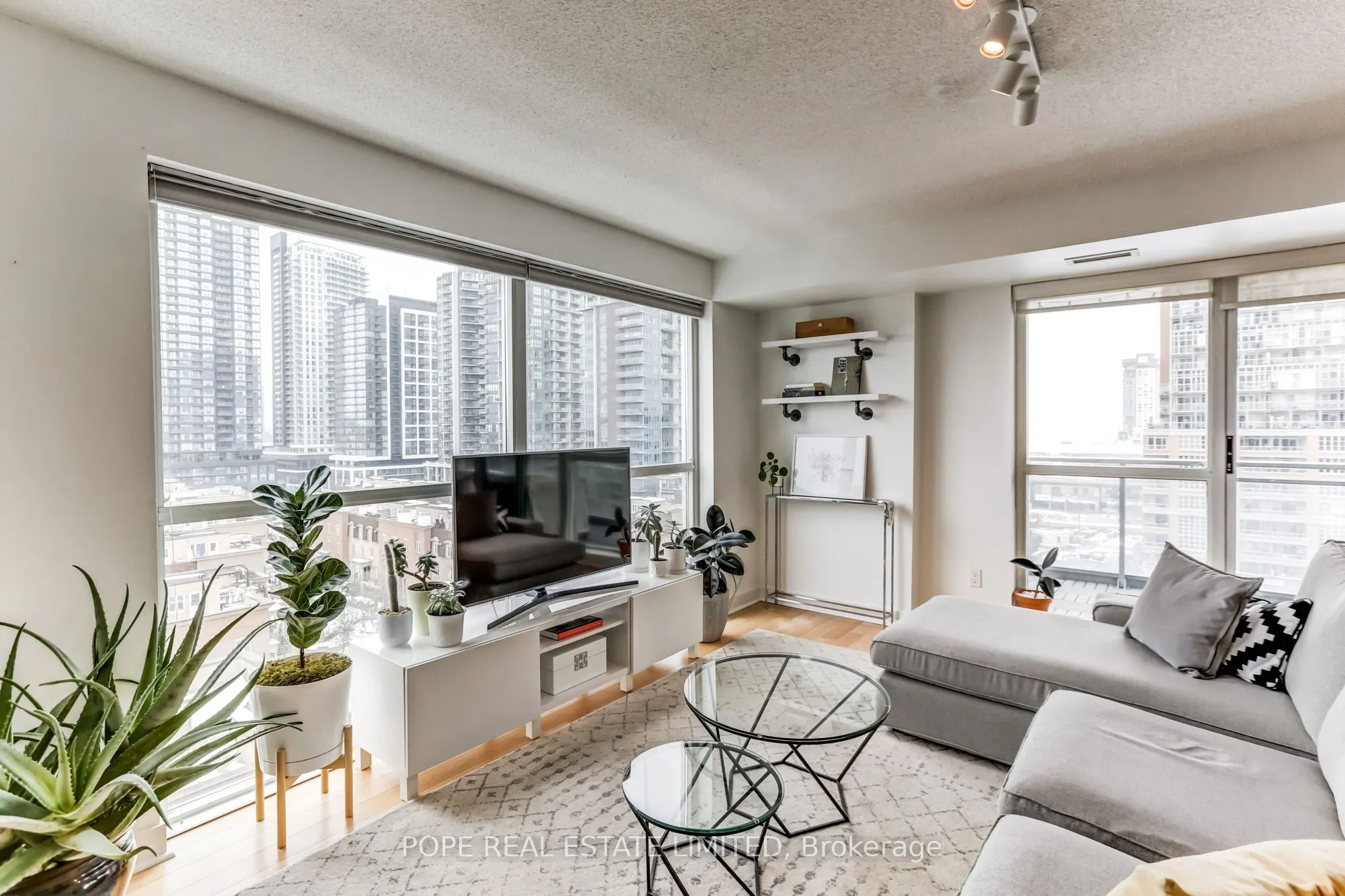 80 Western Battery Road, #811