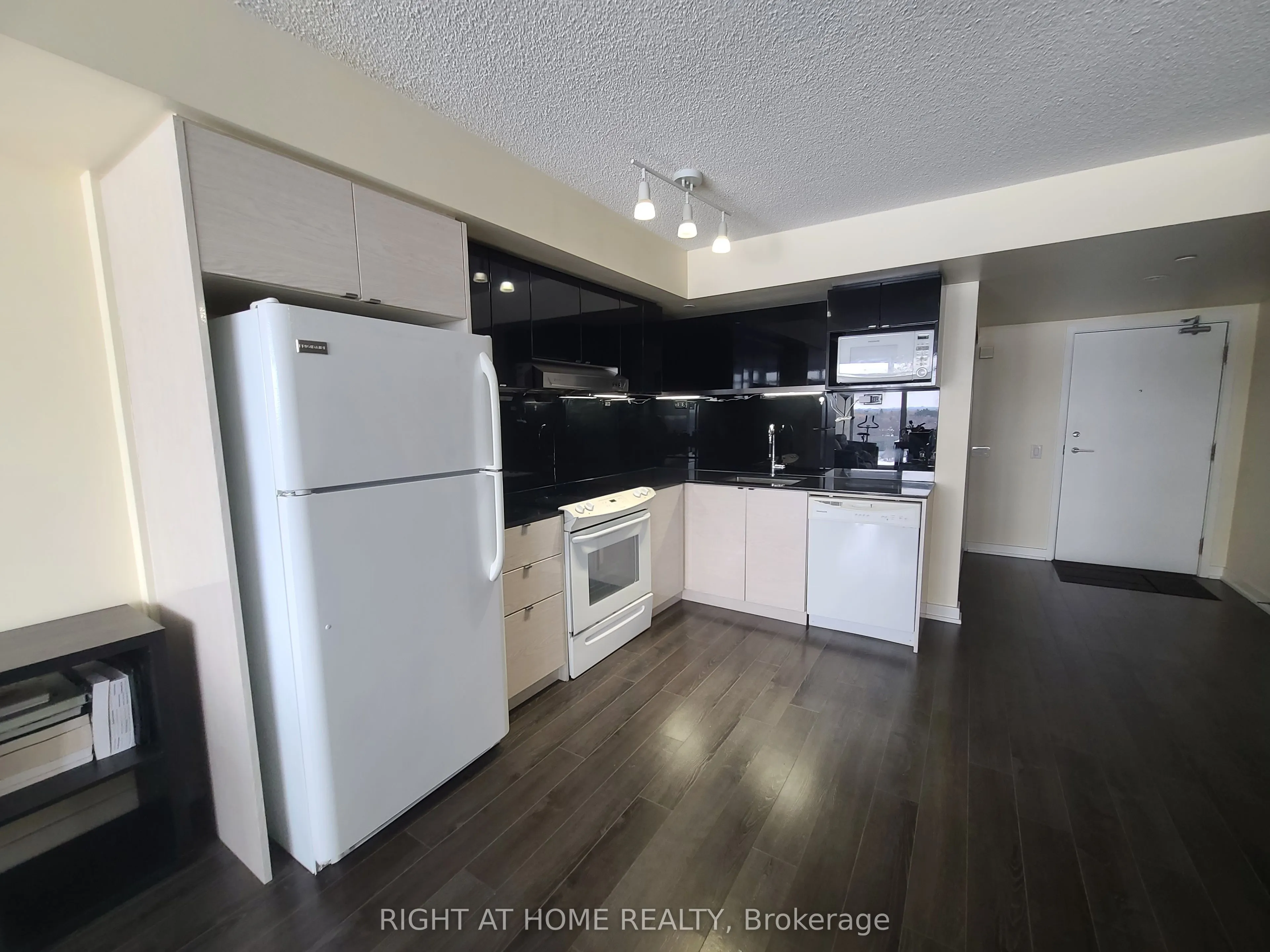 72 Esther Shiner Boulevard, #808
