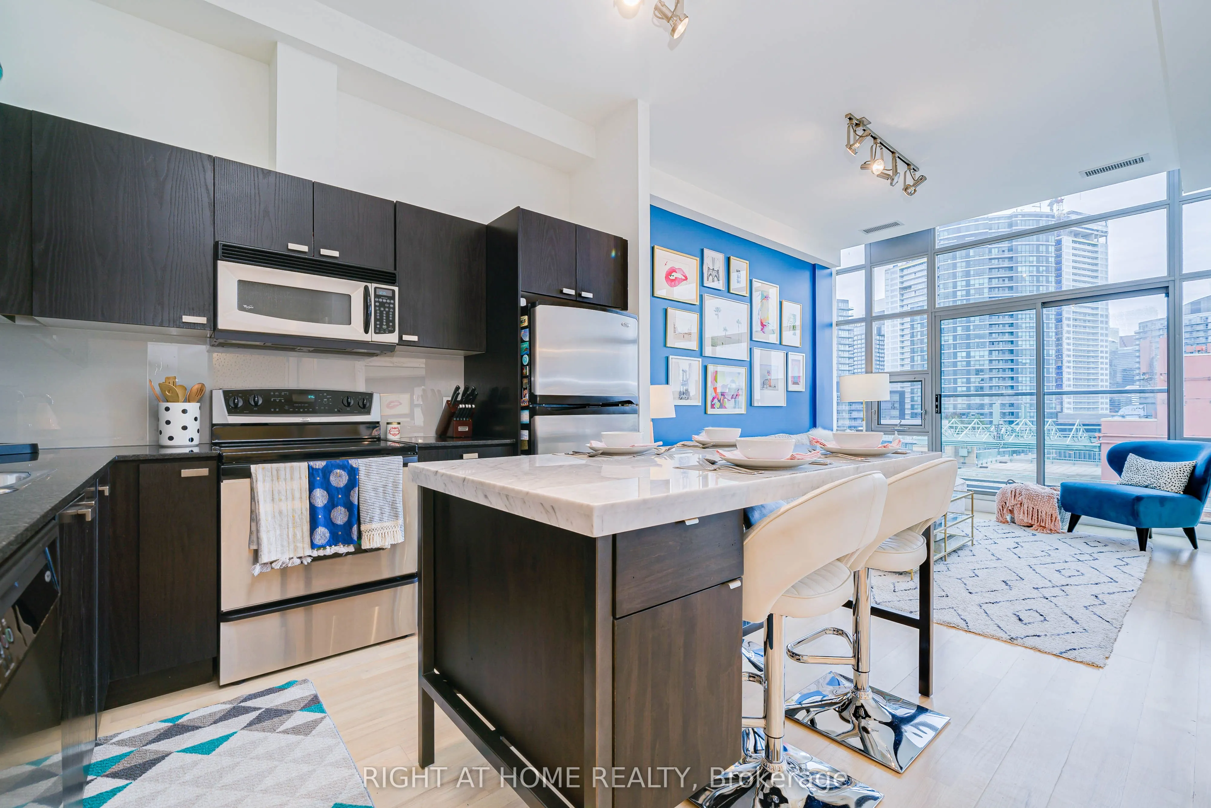 637 Lake Shore Boulevard W, #1020