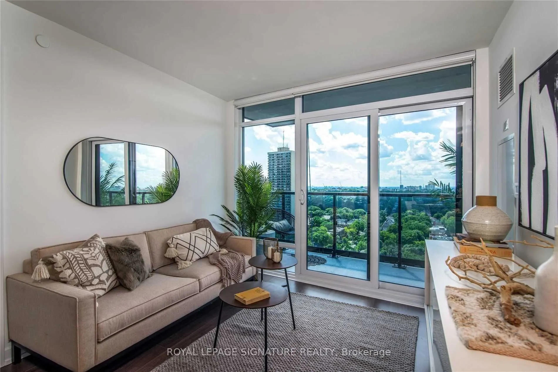 18 Erskine Avenue, #3307