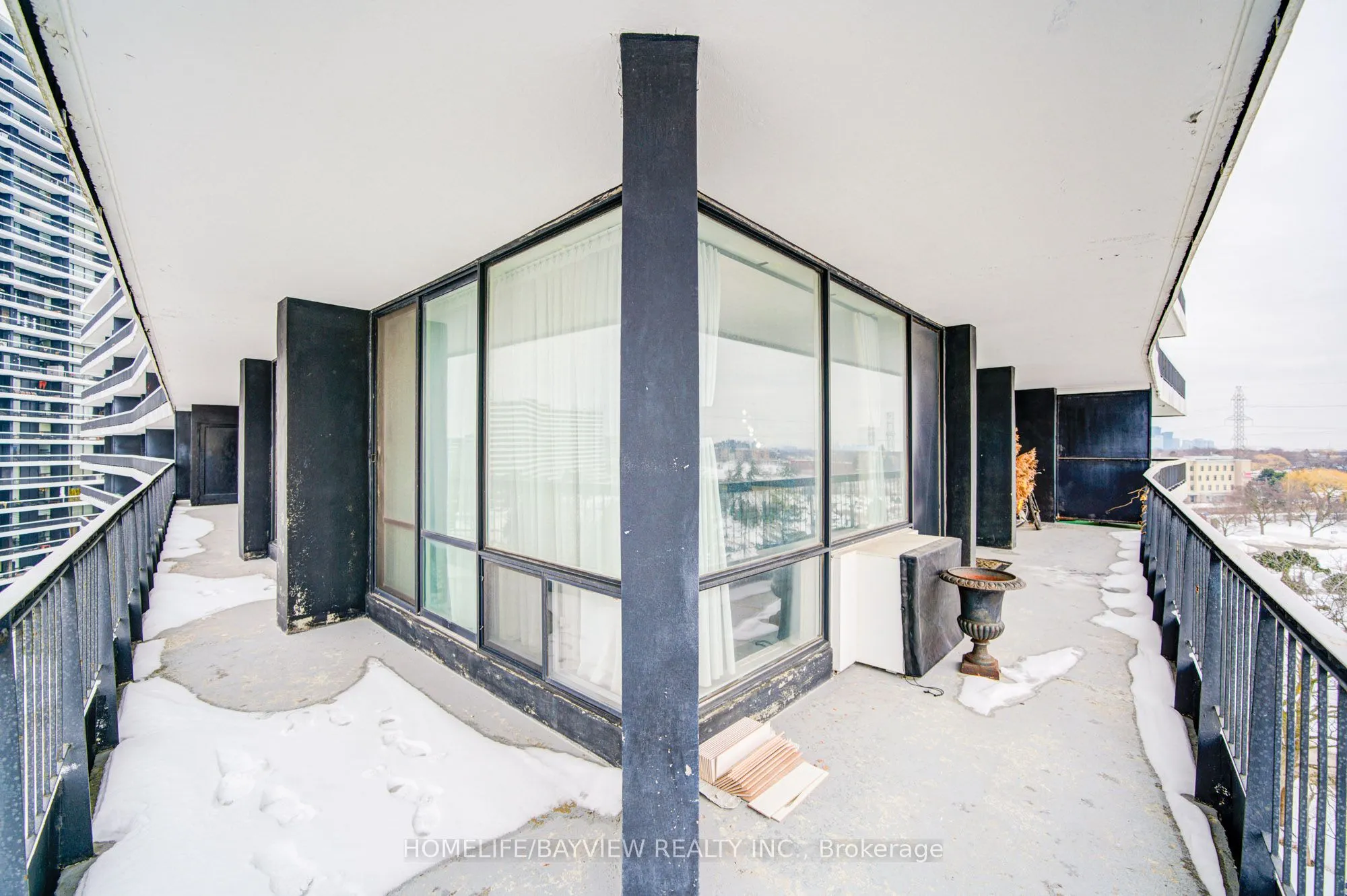 115 Antibes Drive, #806