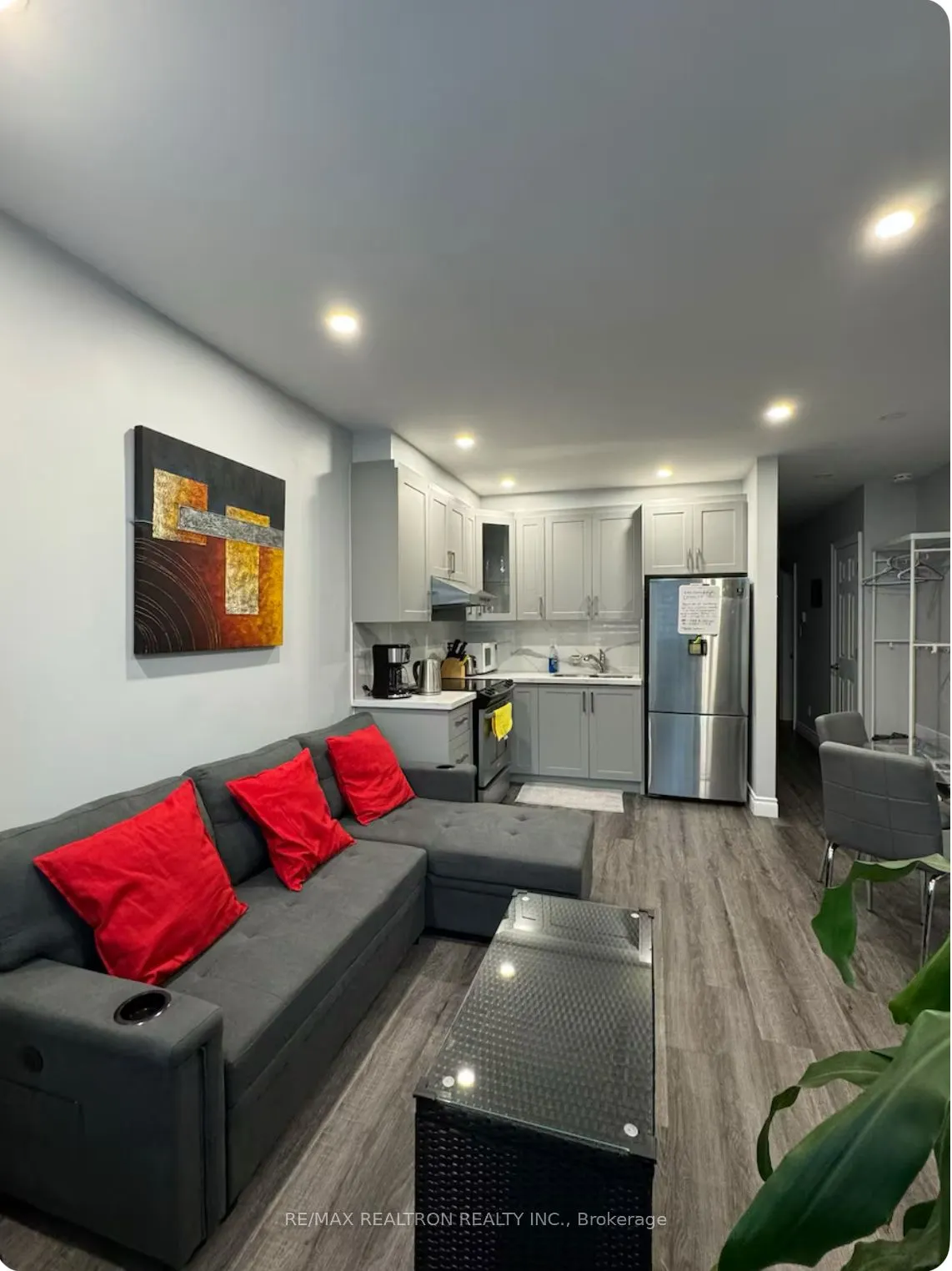 326 Bathurst Street, #Main