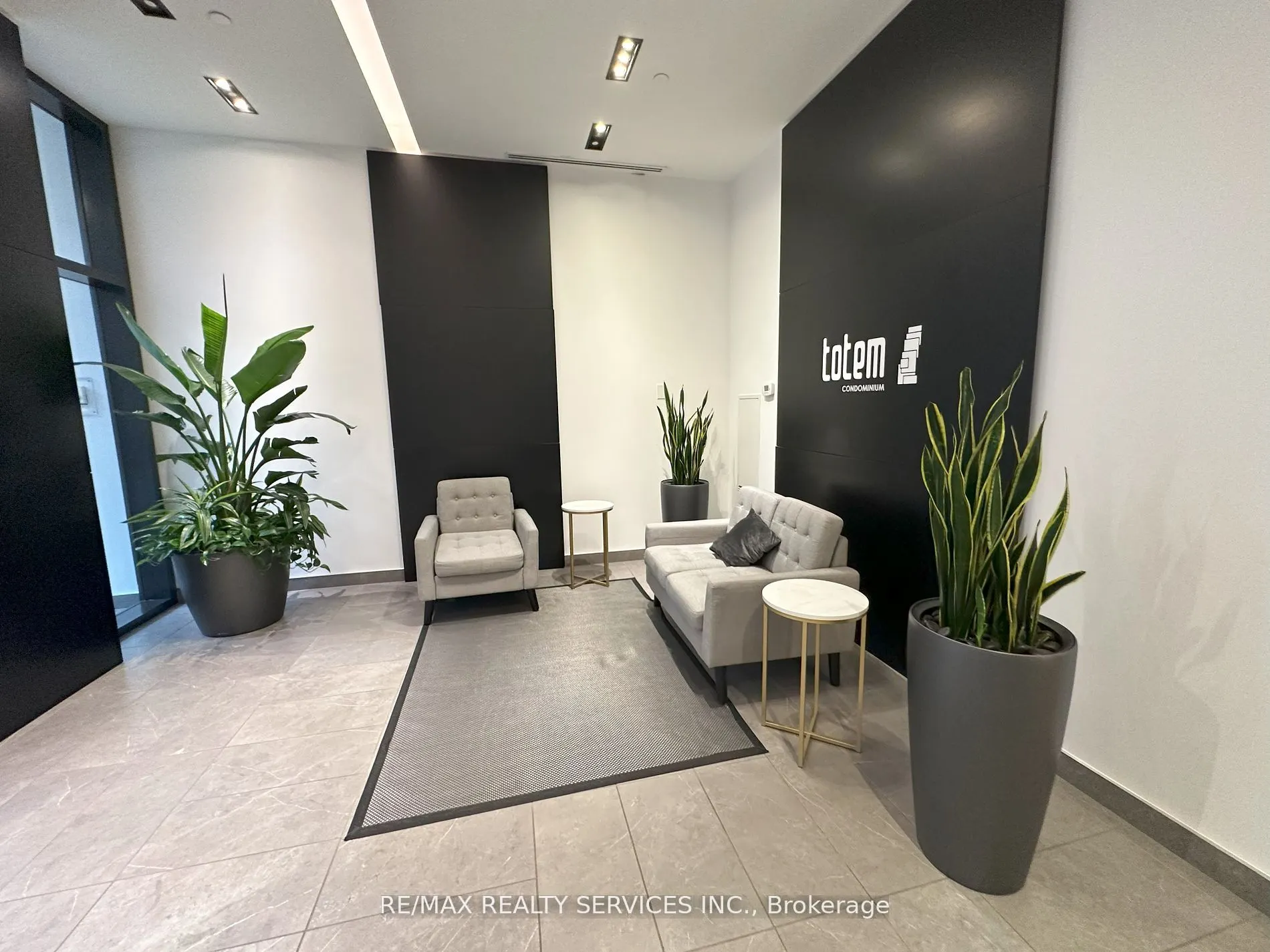 17 Dundonald Street, #408