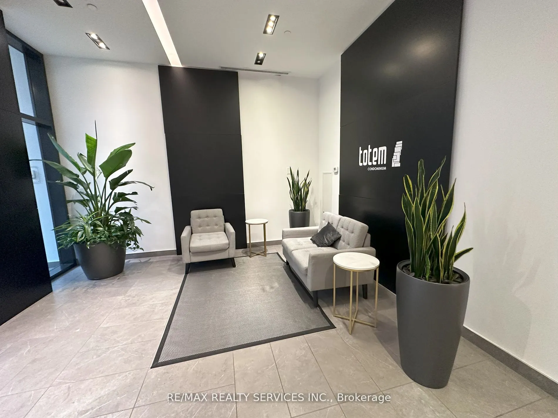 17 Dundonald Street, #408