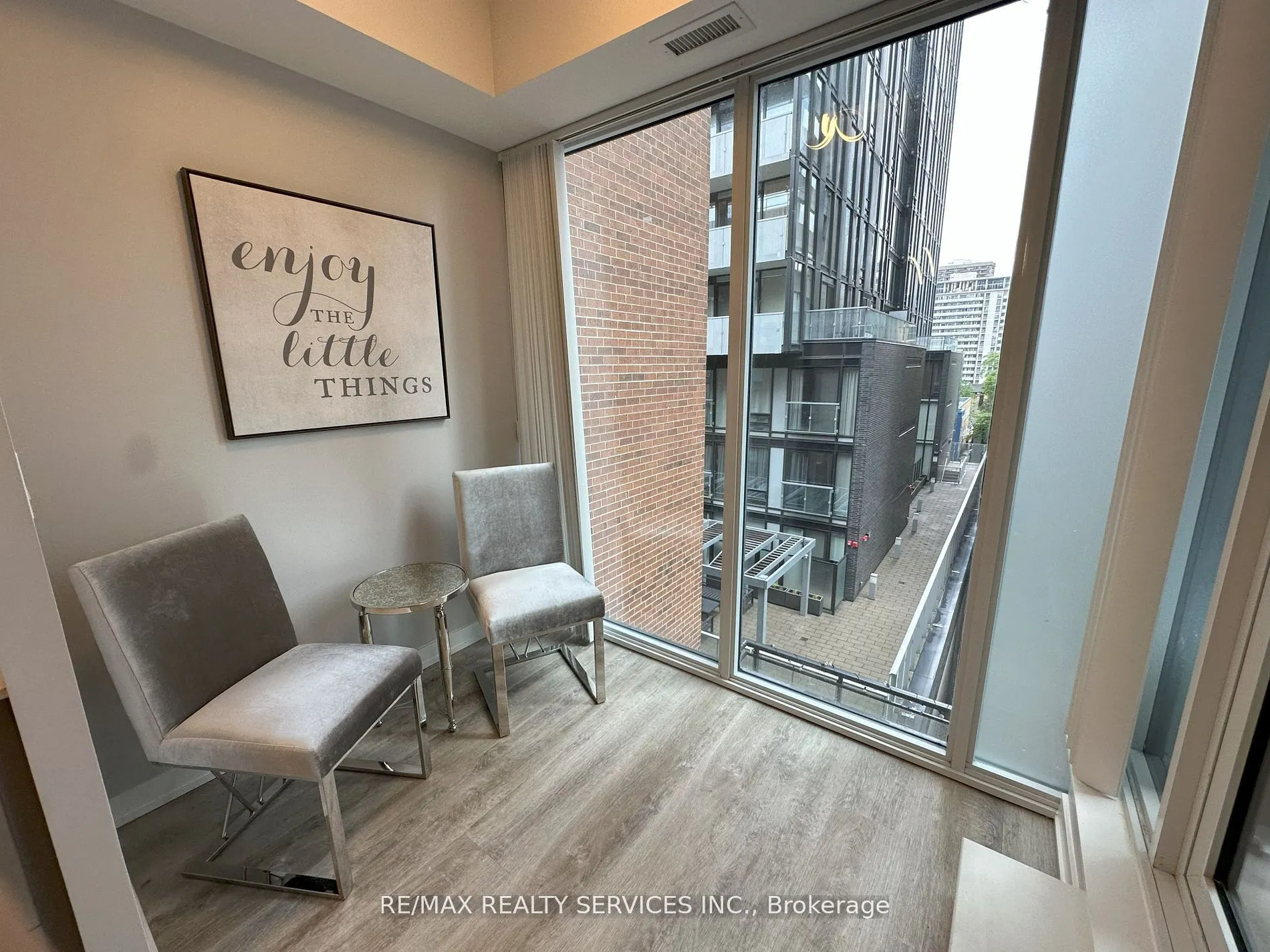 17 Dundonald Street, #408