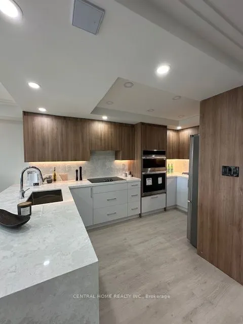 55 Skymark Drive, #605