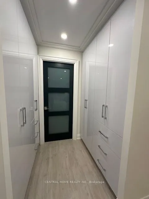 55 Skymark Drive, #605