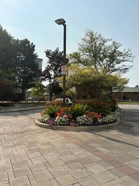 55 Skymark Drive, #605