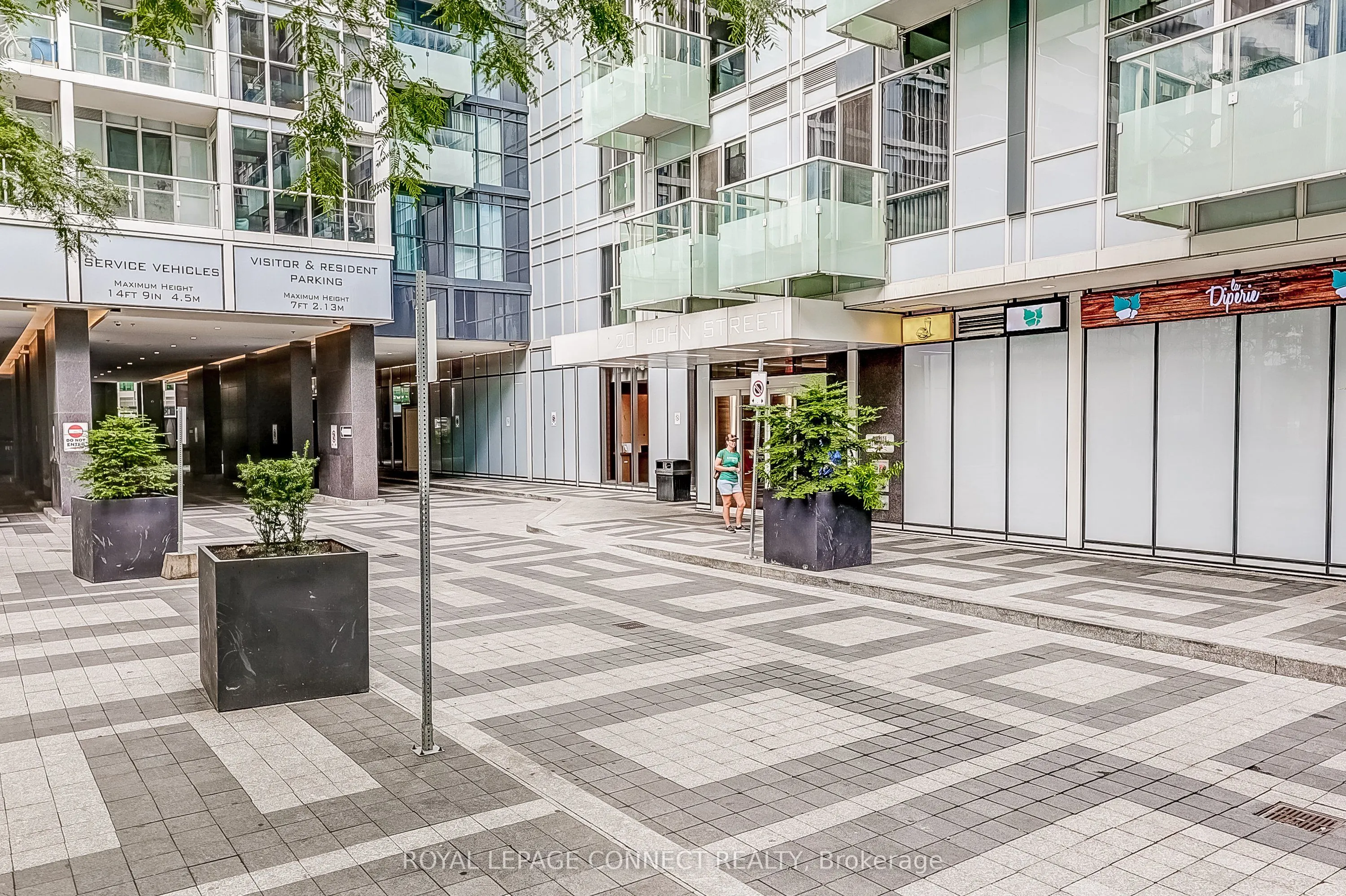 20 John Street, #922