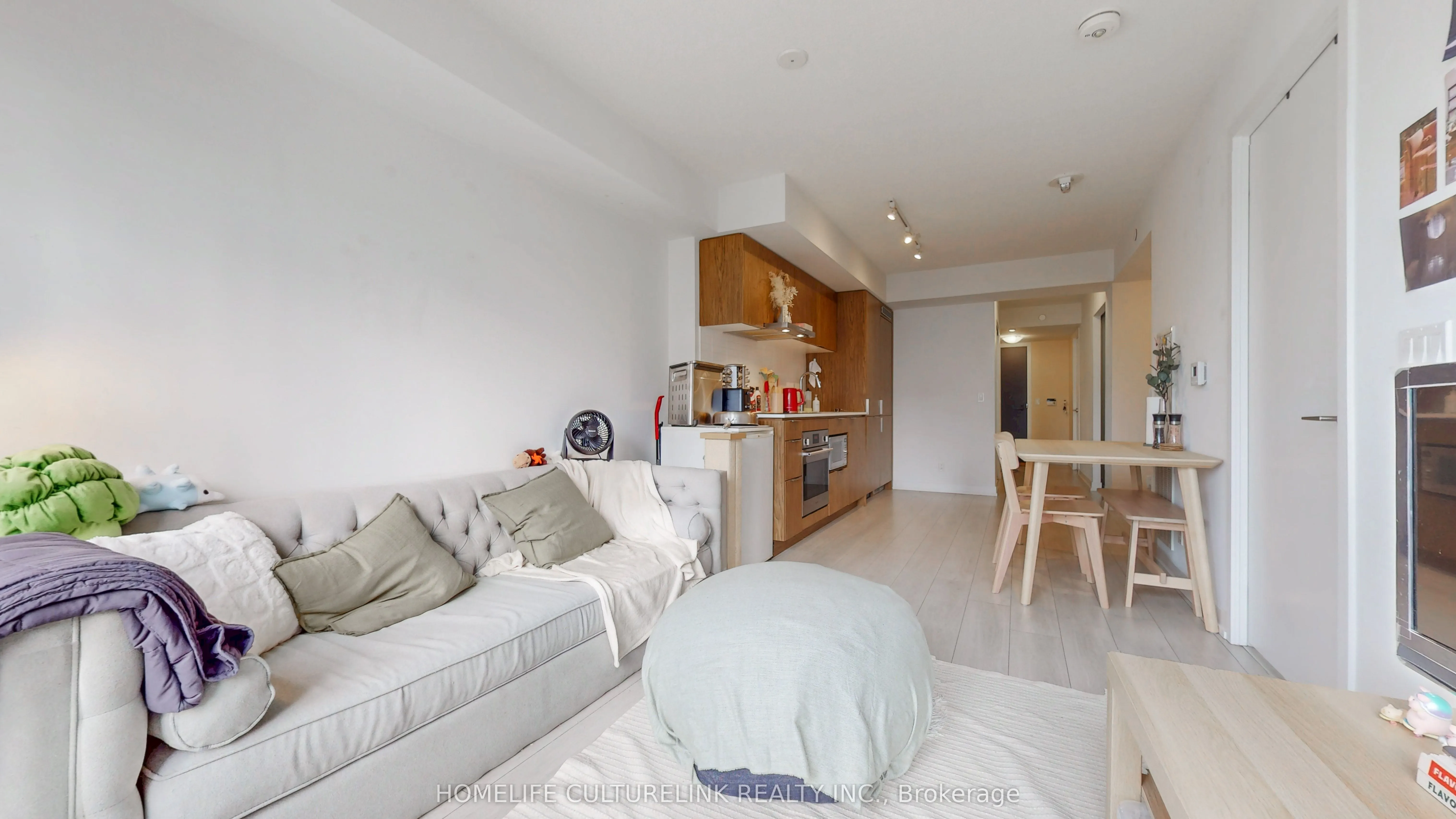 60 Shuter Street #908