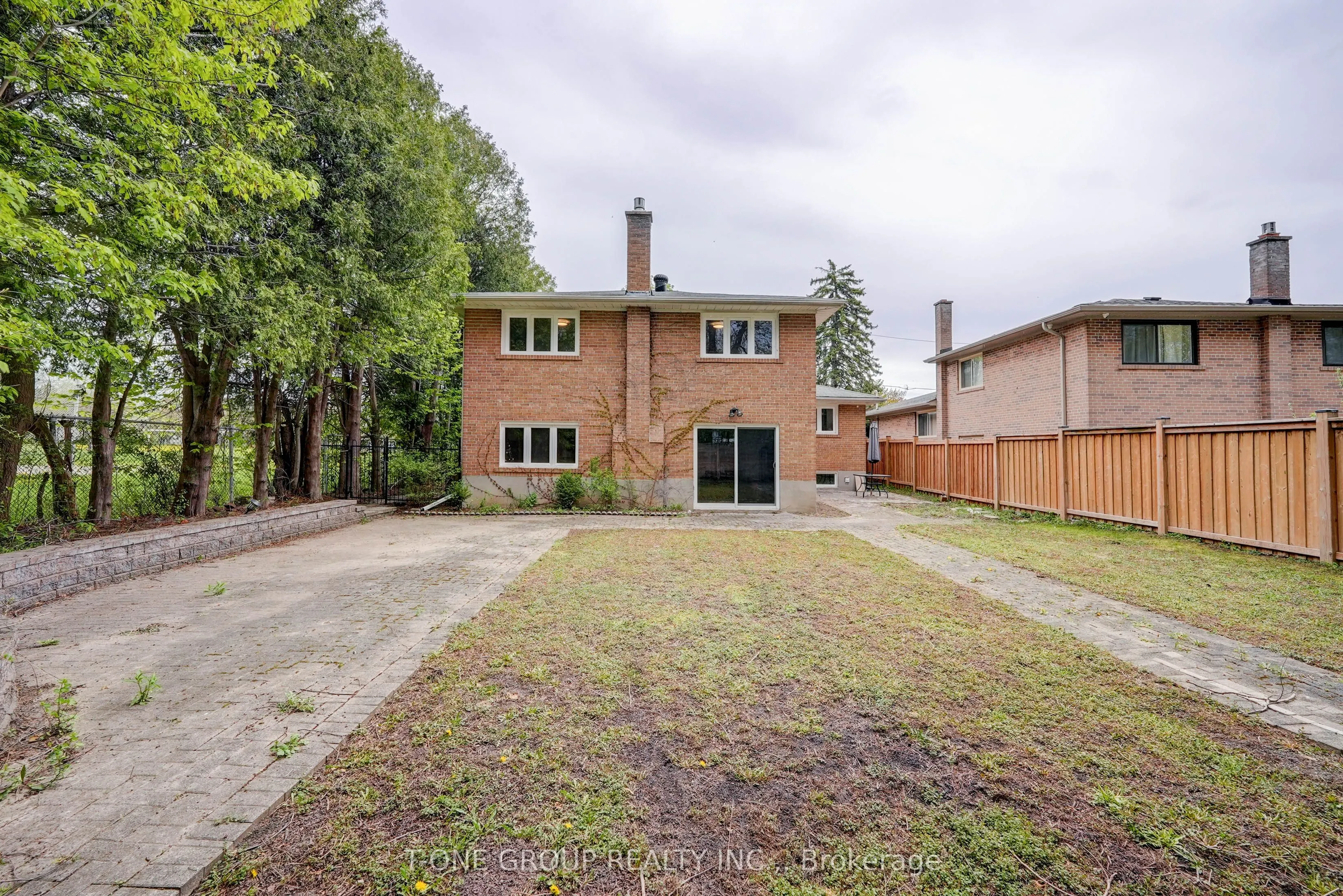 25 Greenyards Drive