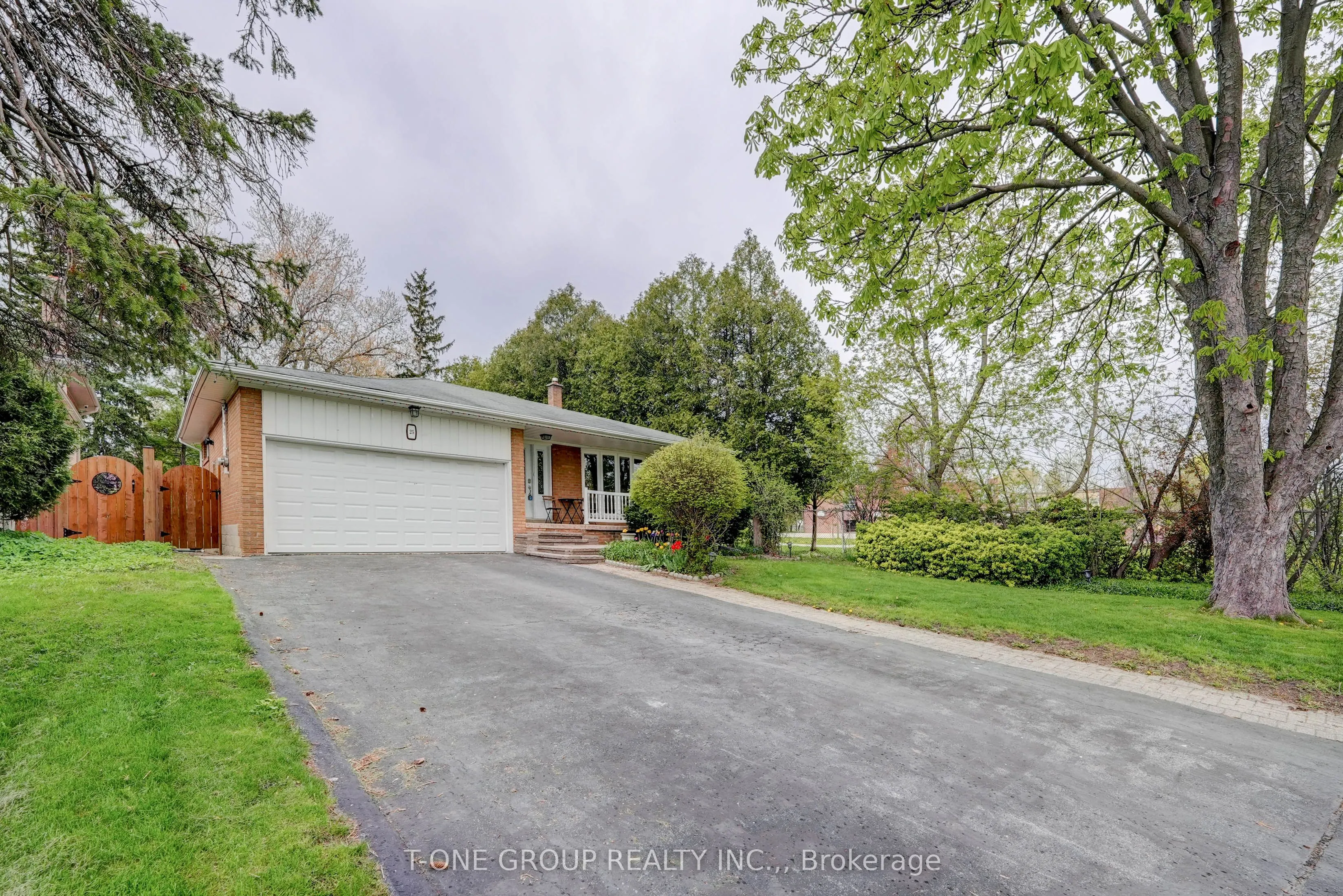 25 Greenyards Drive