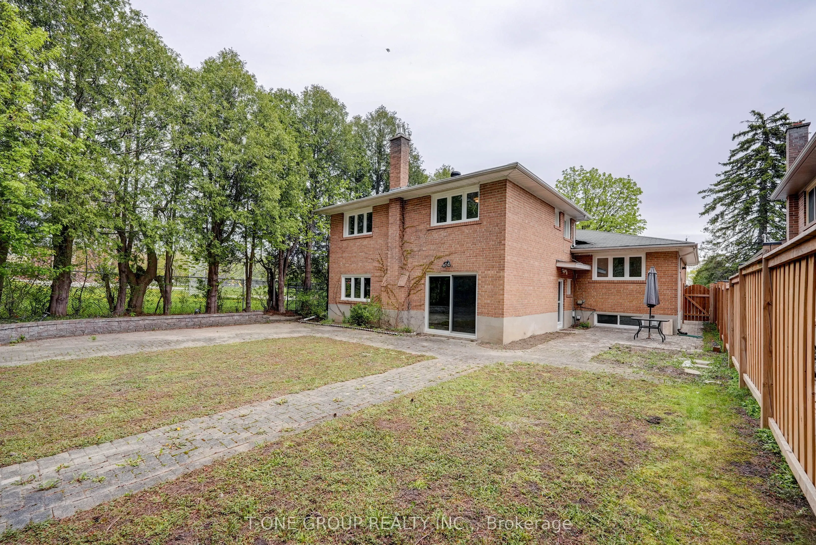 25 Greenyards Drive