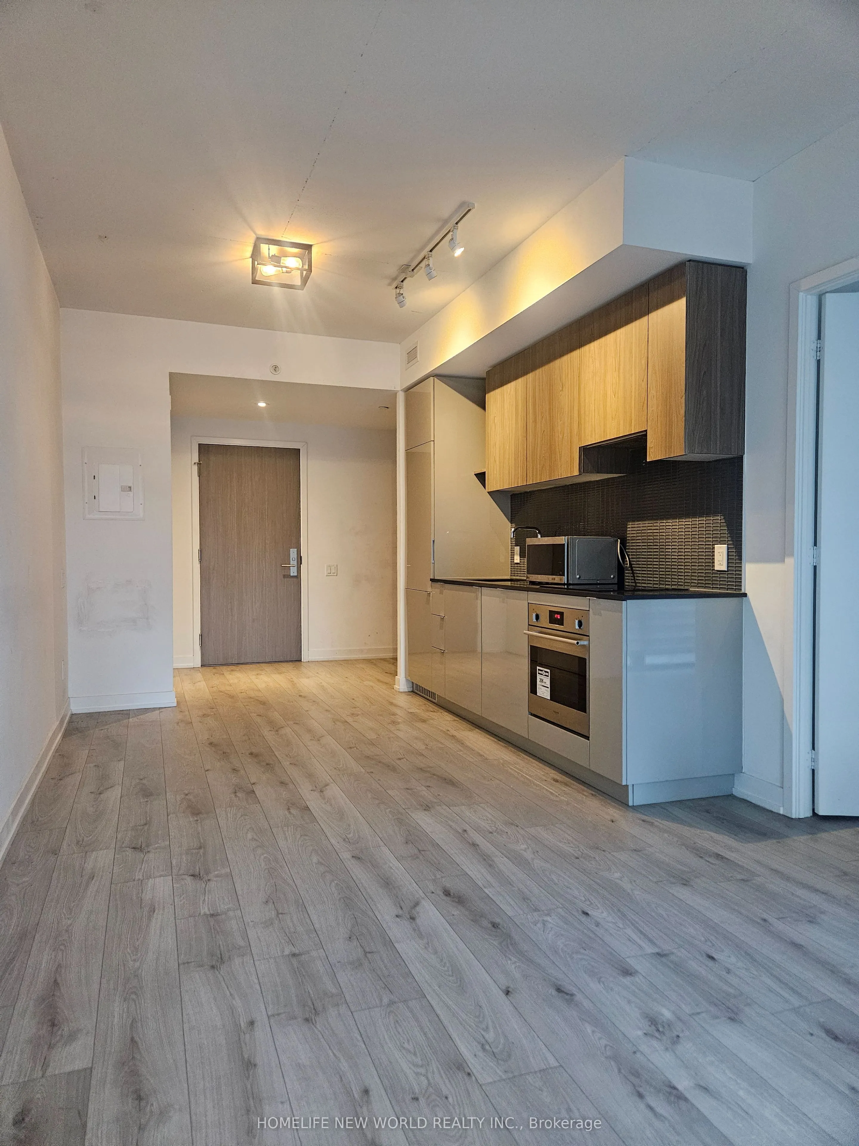 161 Roehampton Avenue, #603