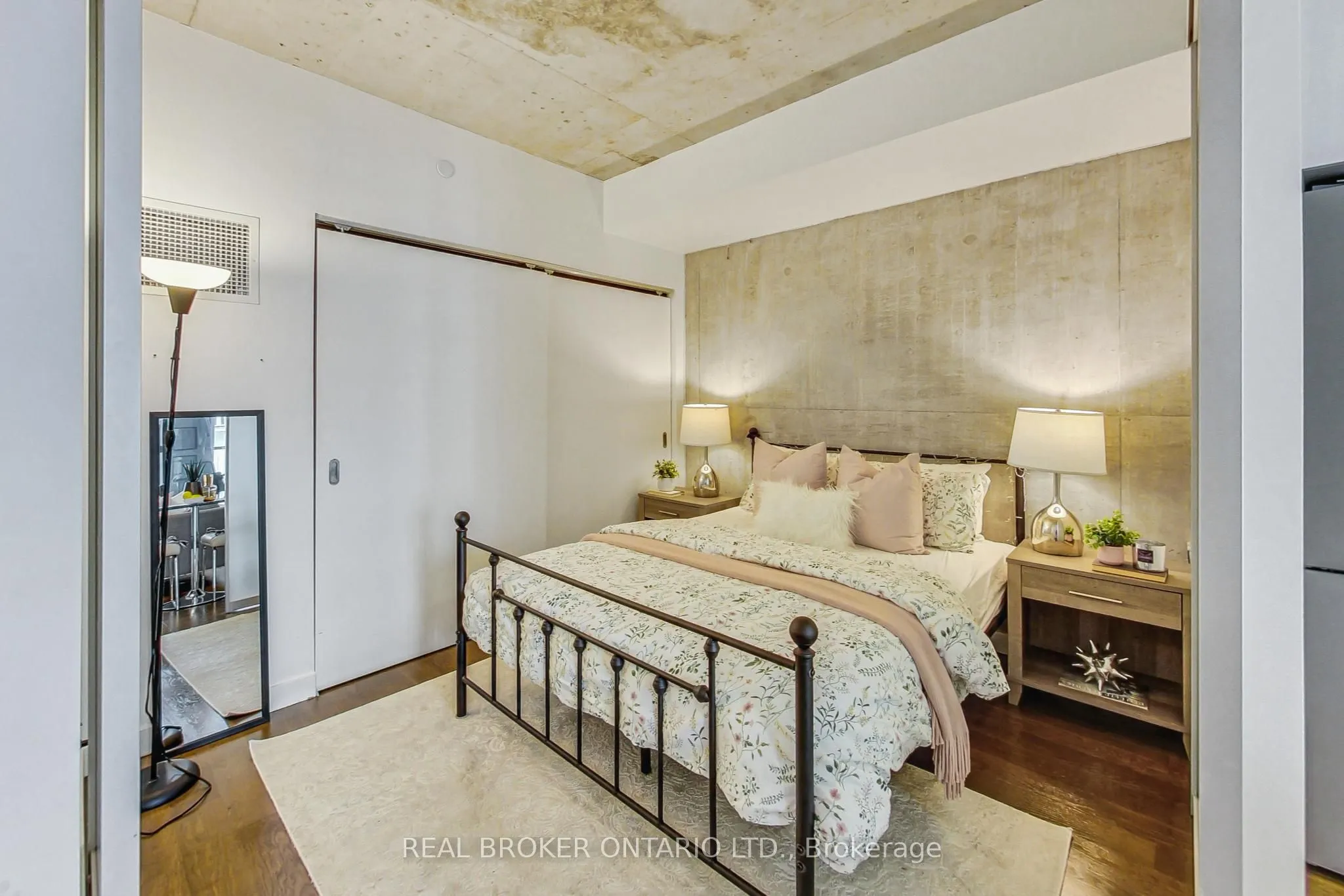 111 Bathurst Street, #320