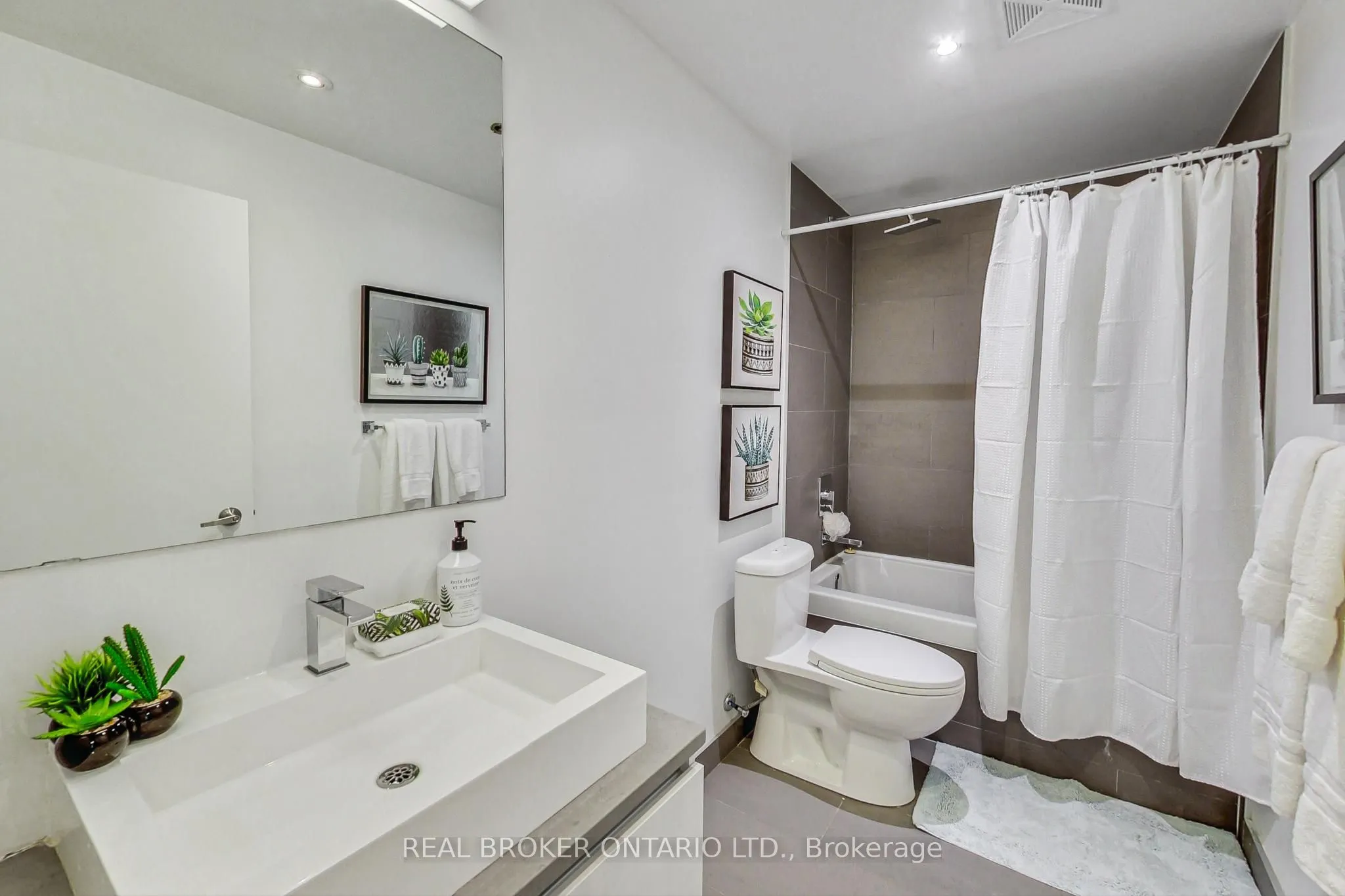 111 Bathurst Street, #320
