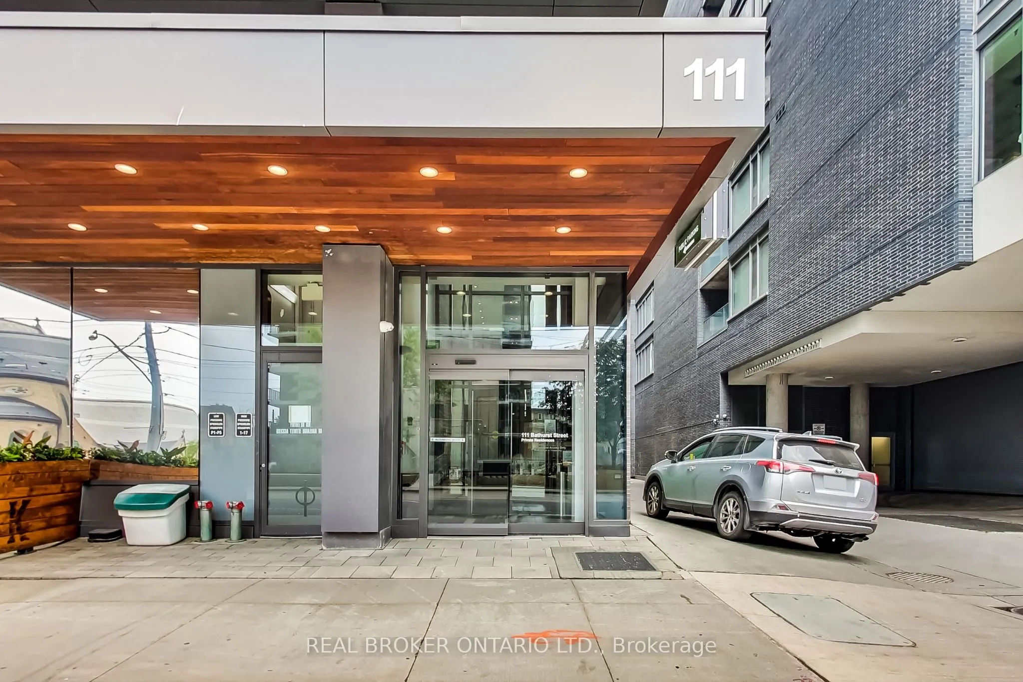 111 Bathurst Street, #320