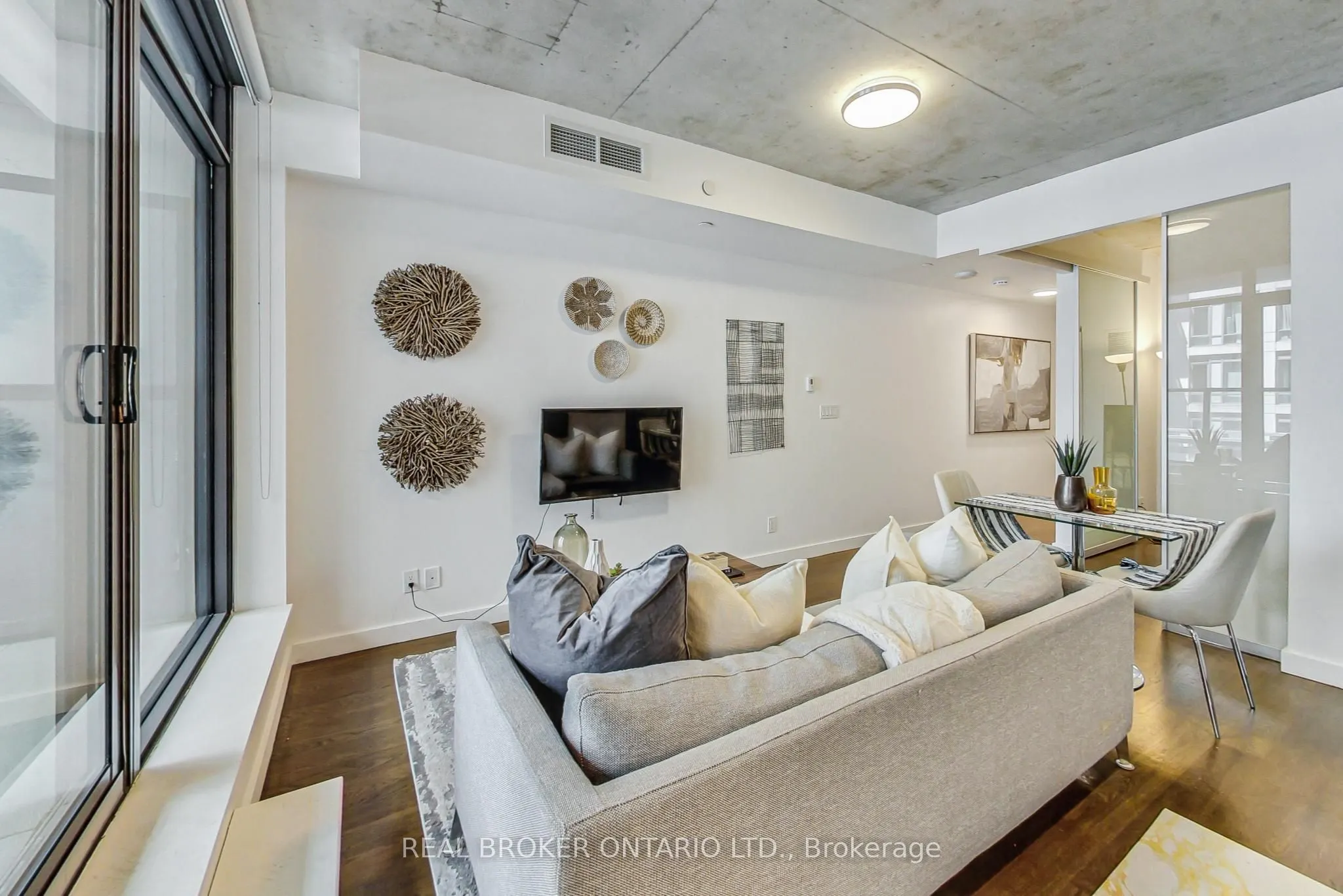 111 Bathurst Street, #320