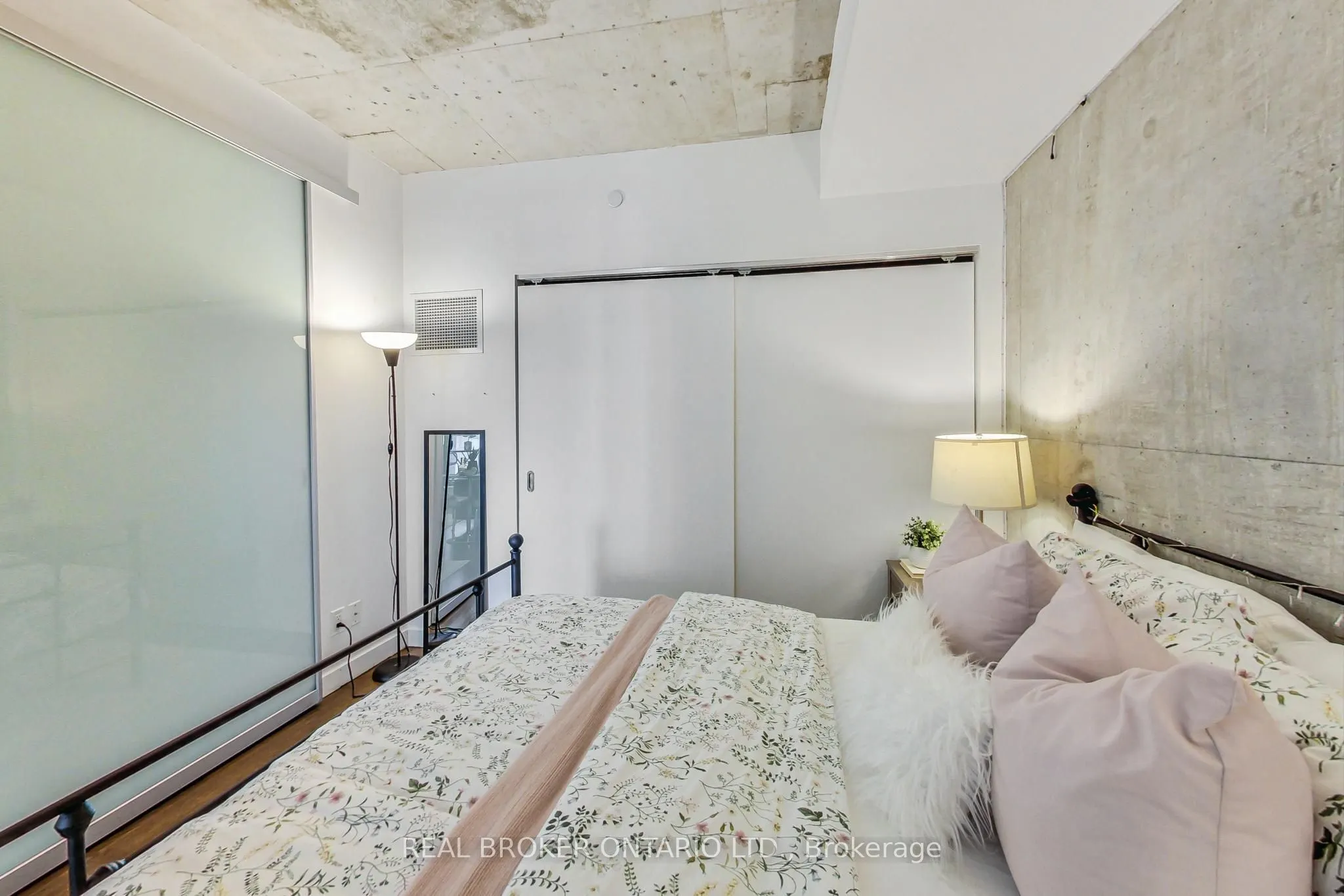 111 Bathurst Street, #320