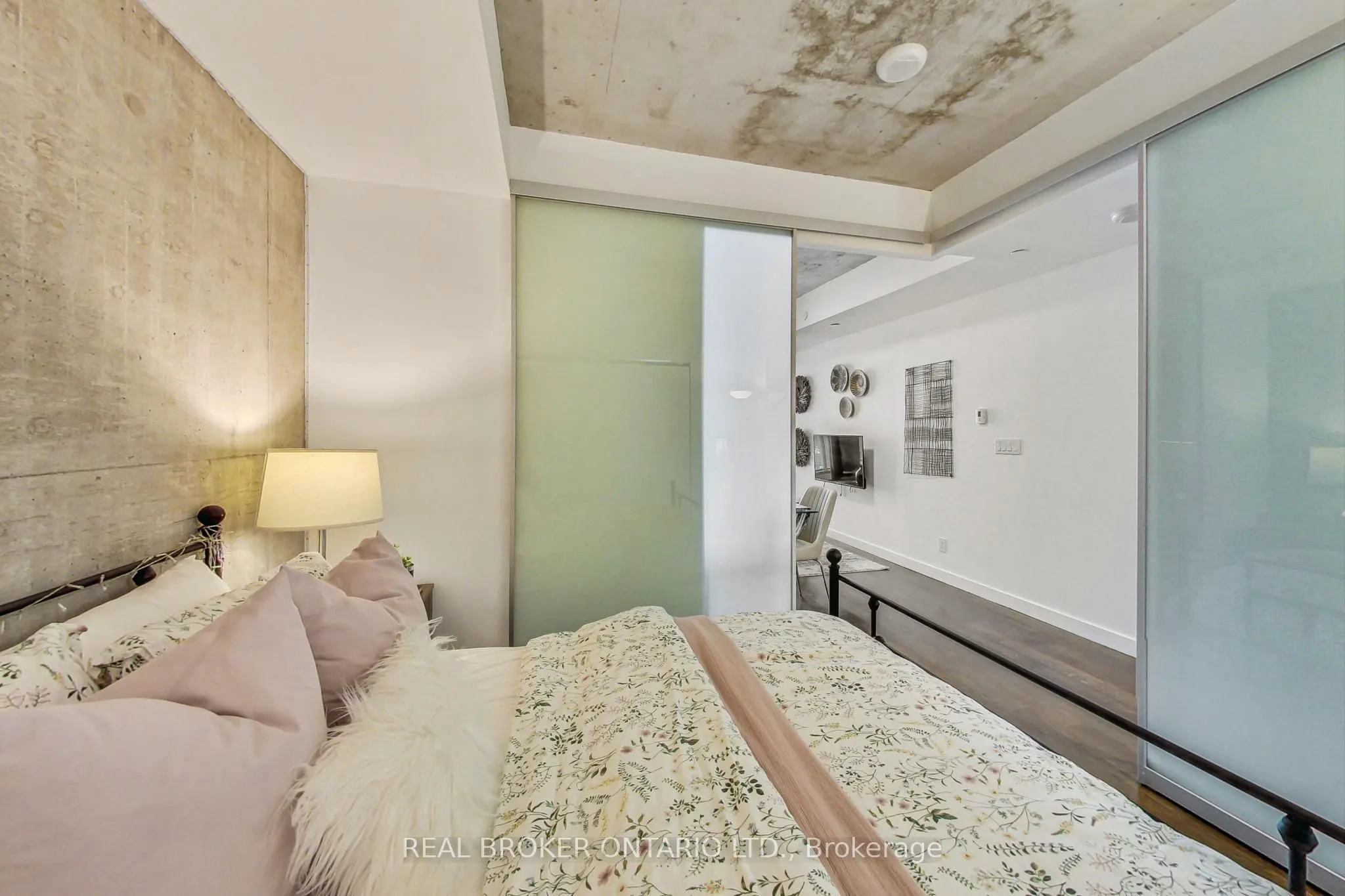 111 Bathurst Street, #320