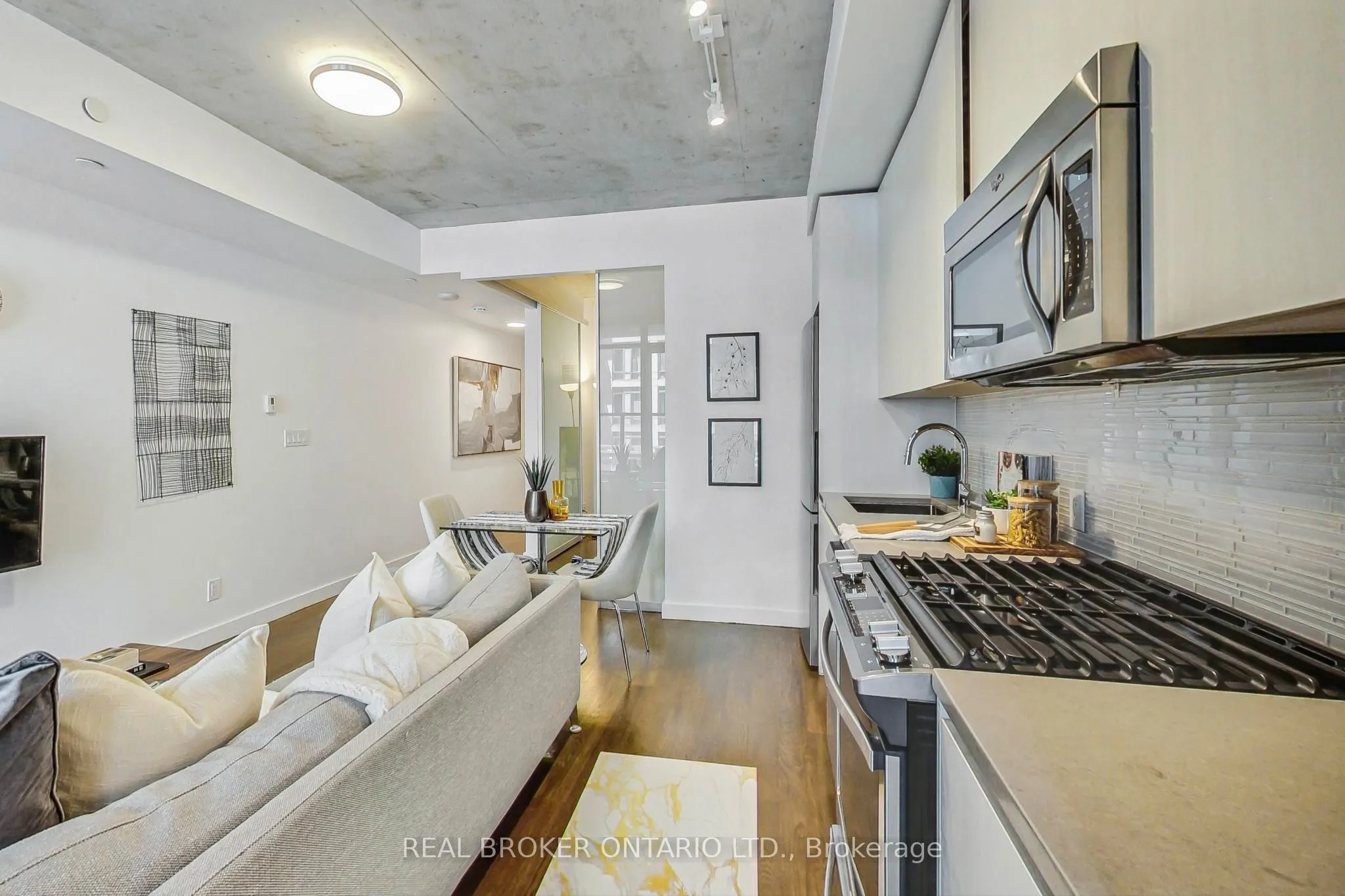 111 Bathurst Street, #320