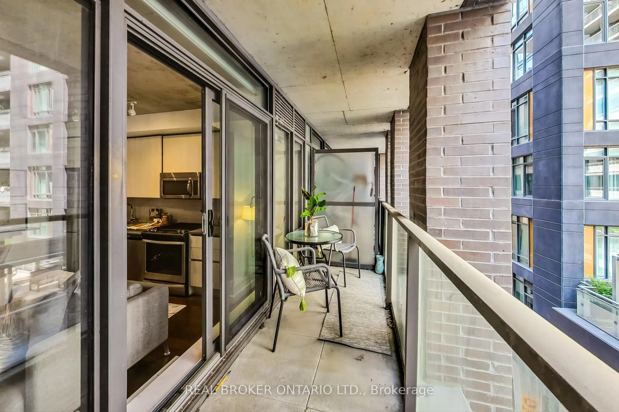 111 Bathurst Street, #320