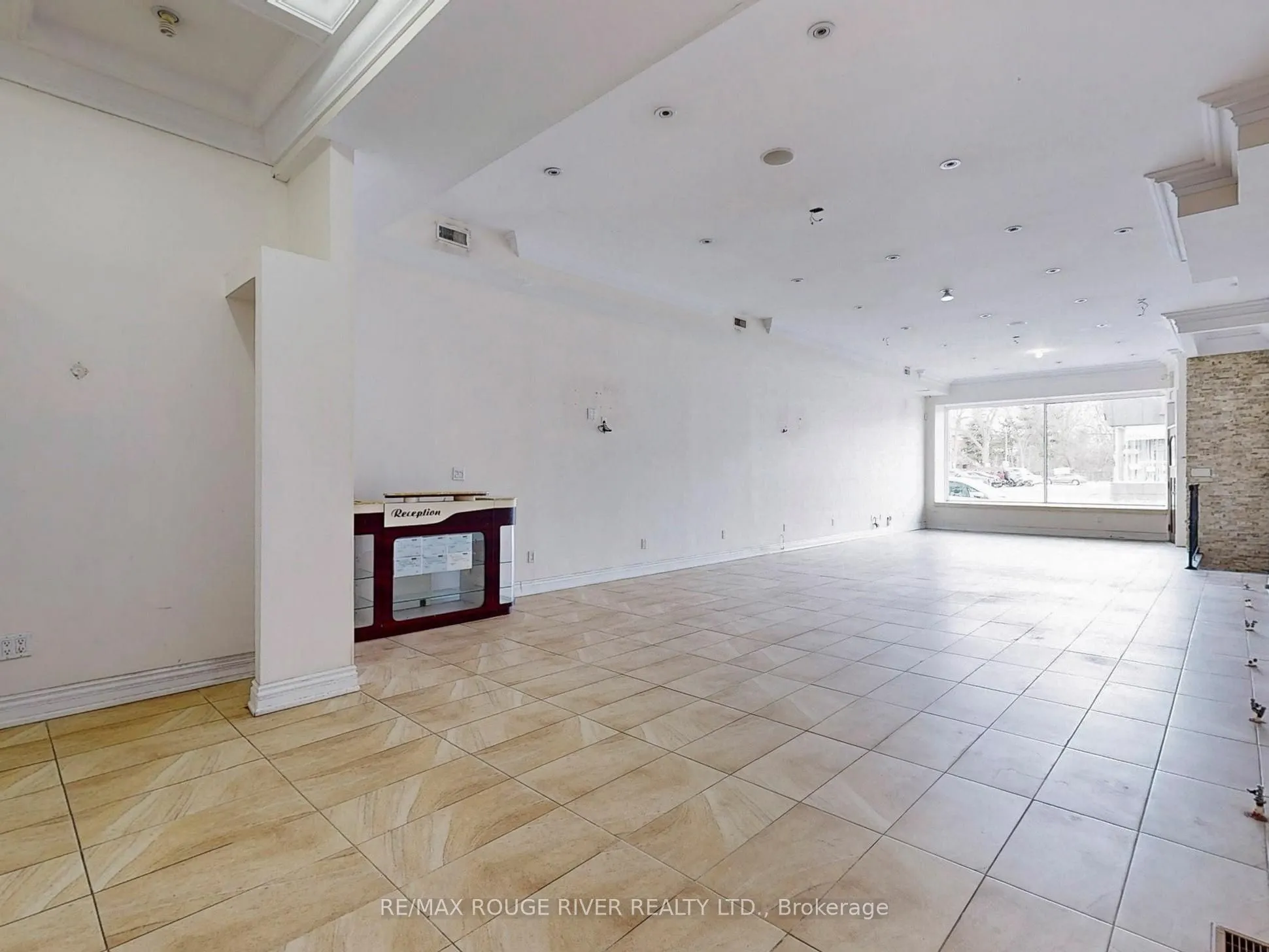 1556 Avenue Road
