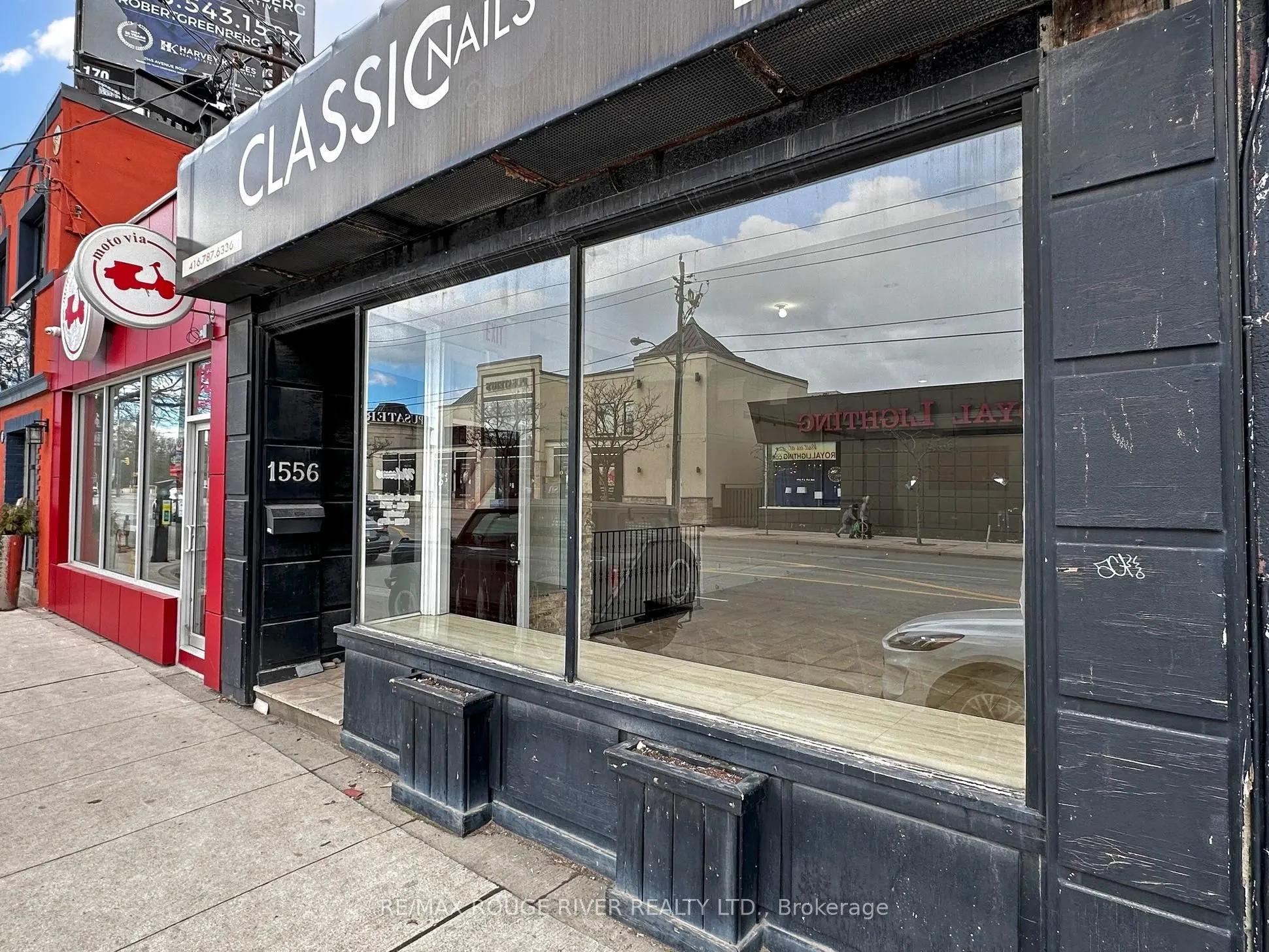 1556 Avenue Road