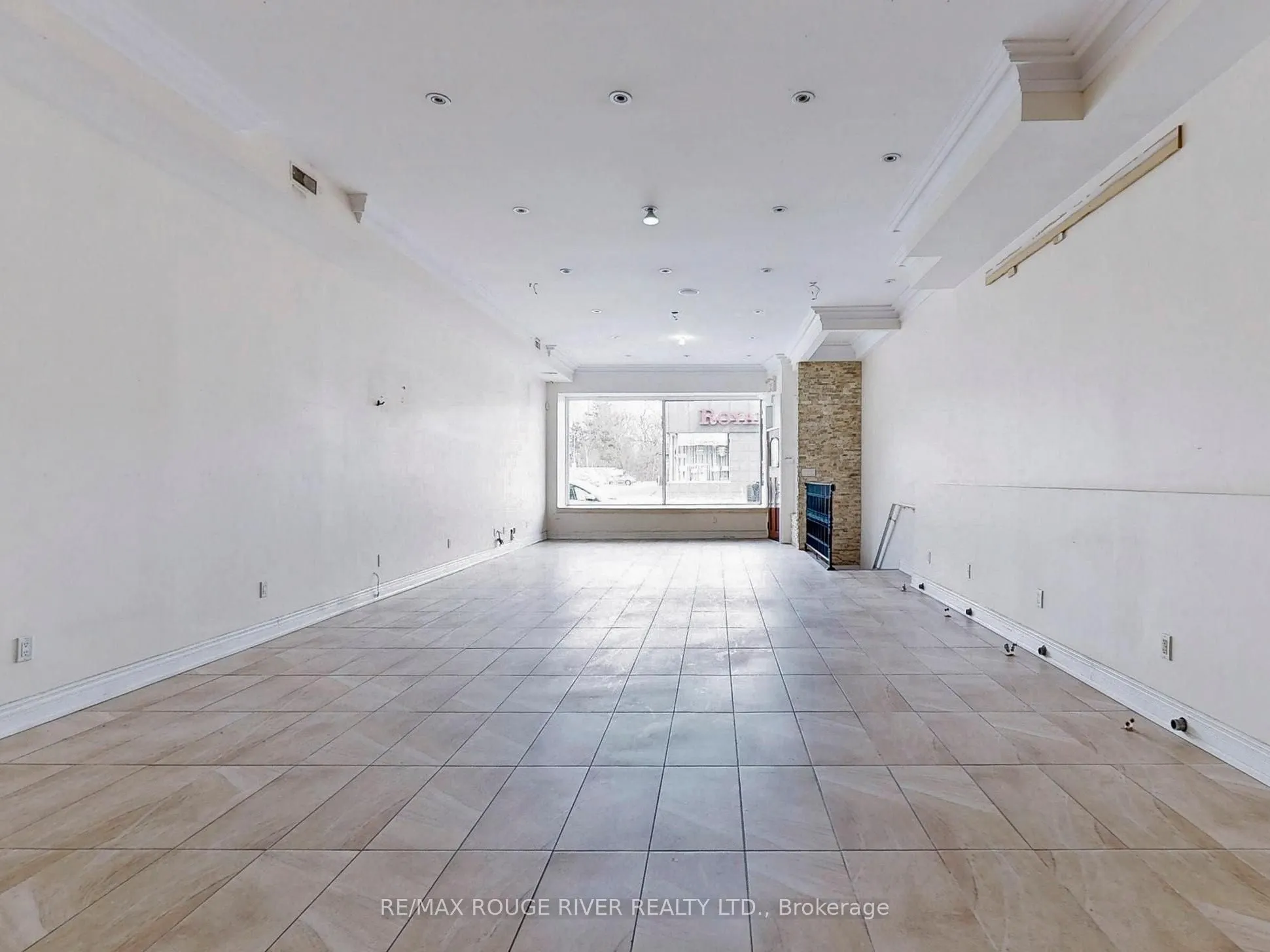 1556 Avenue Road