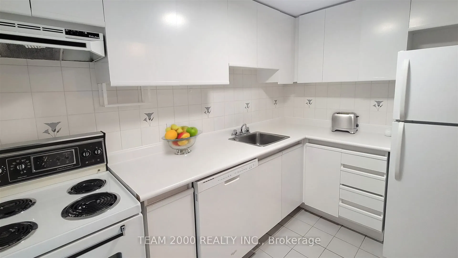 88 Charles Street E, #307