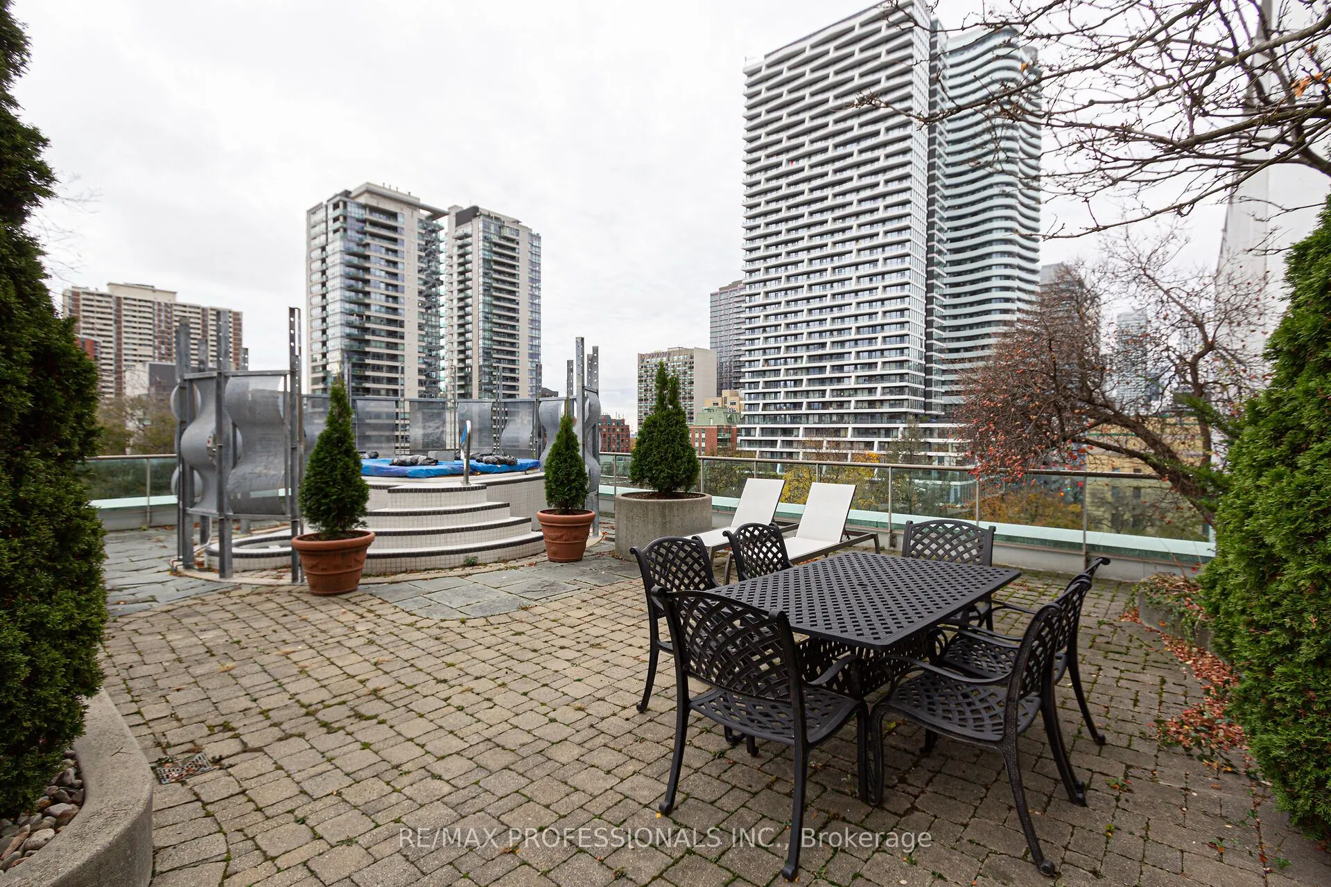70 Alexander Street, #1007