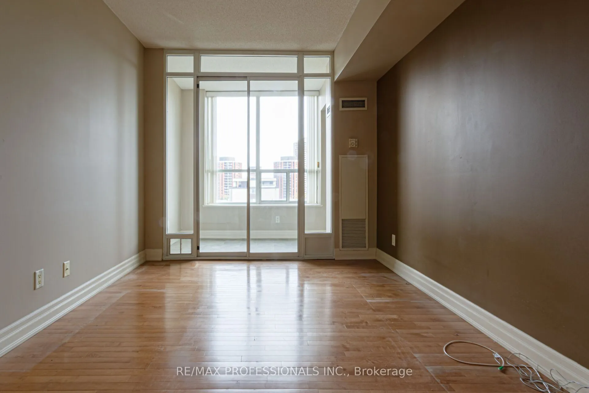 70 Alexander Street, #1007