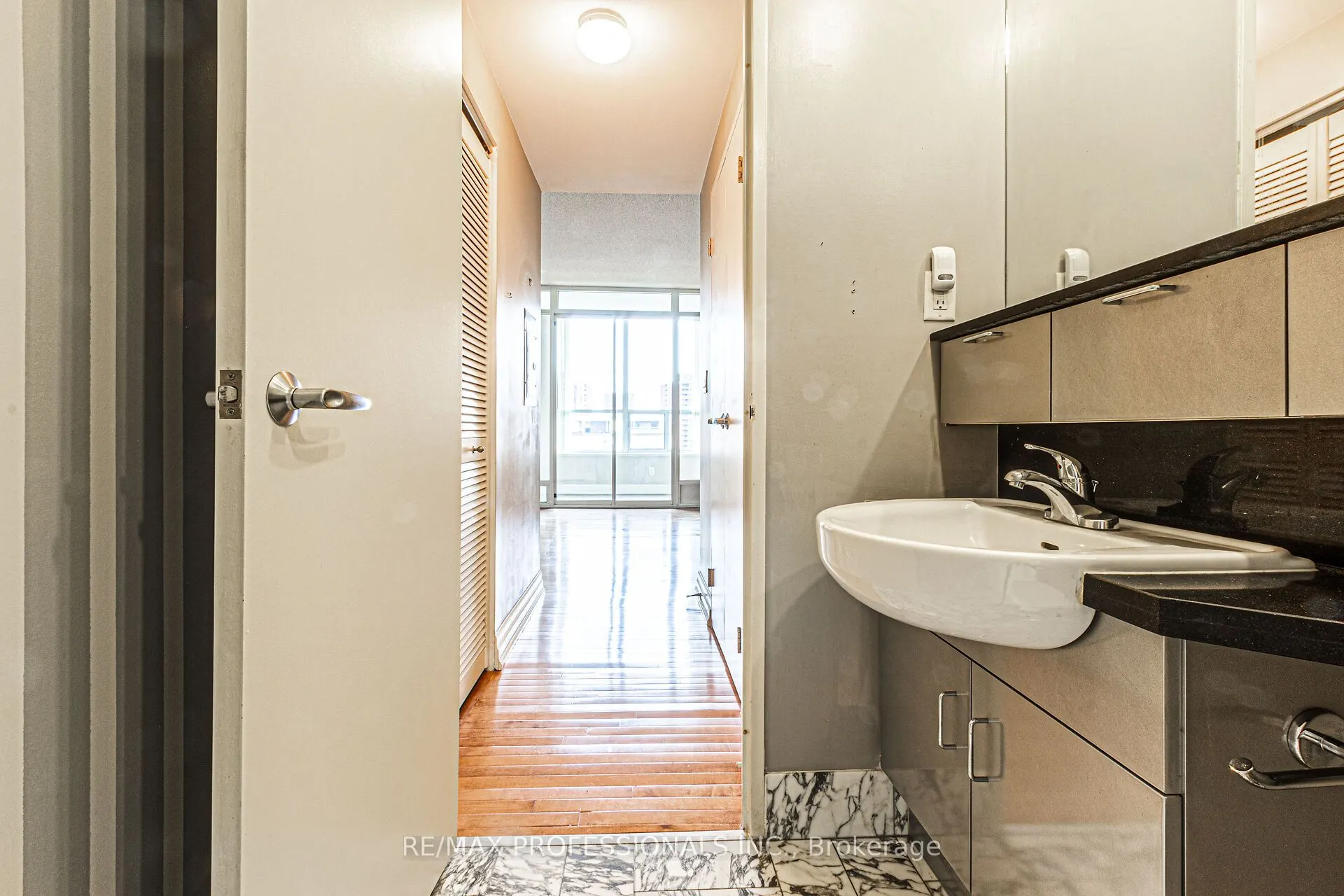 70 Alexander Street, #1007