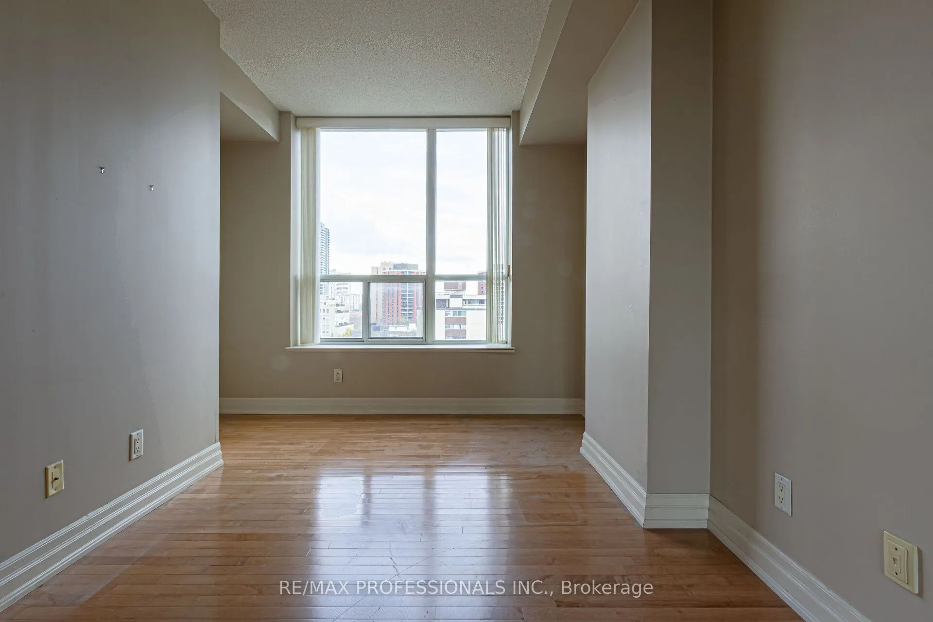 70 Alexander Street, #1007