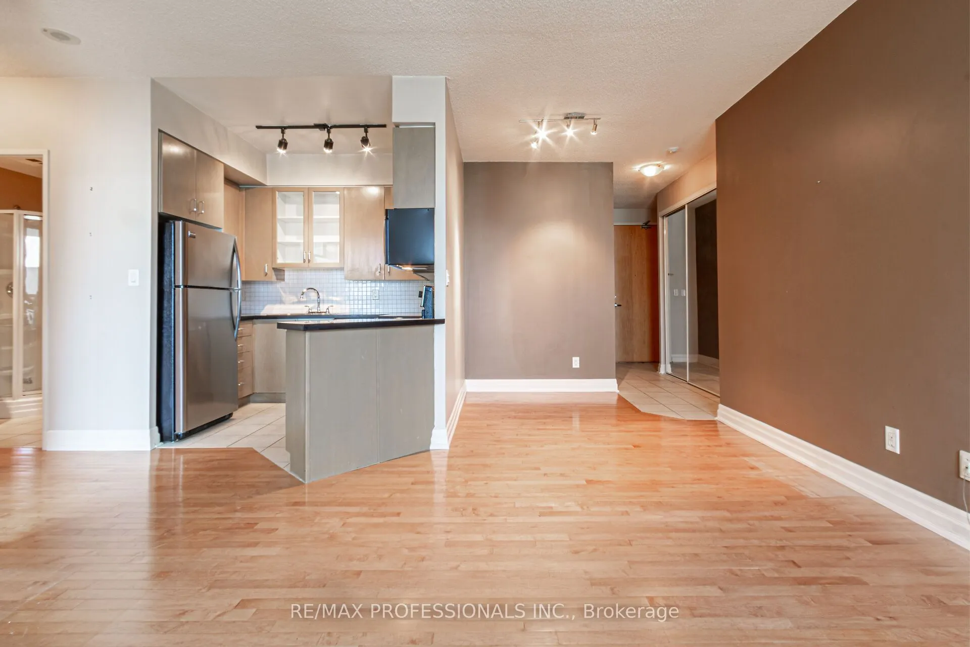70 Alexander Street, #1007