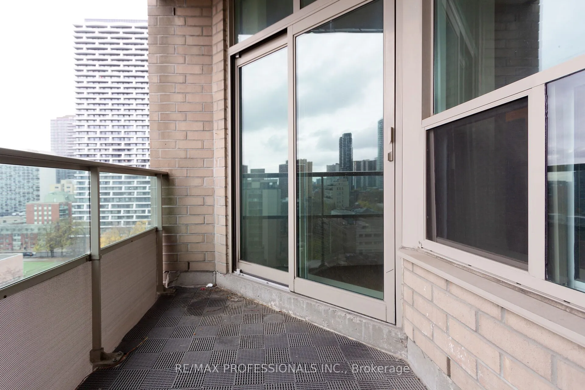 70 Alexander Street, #1007