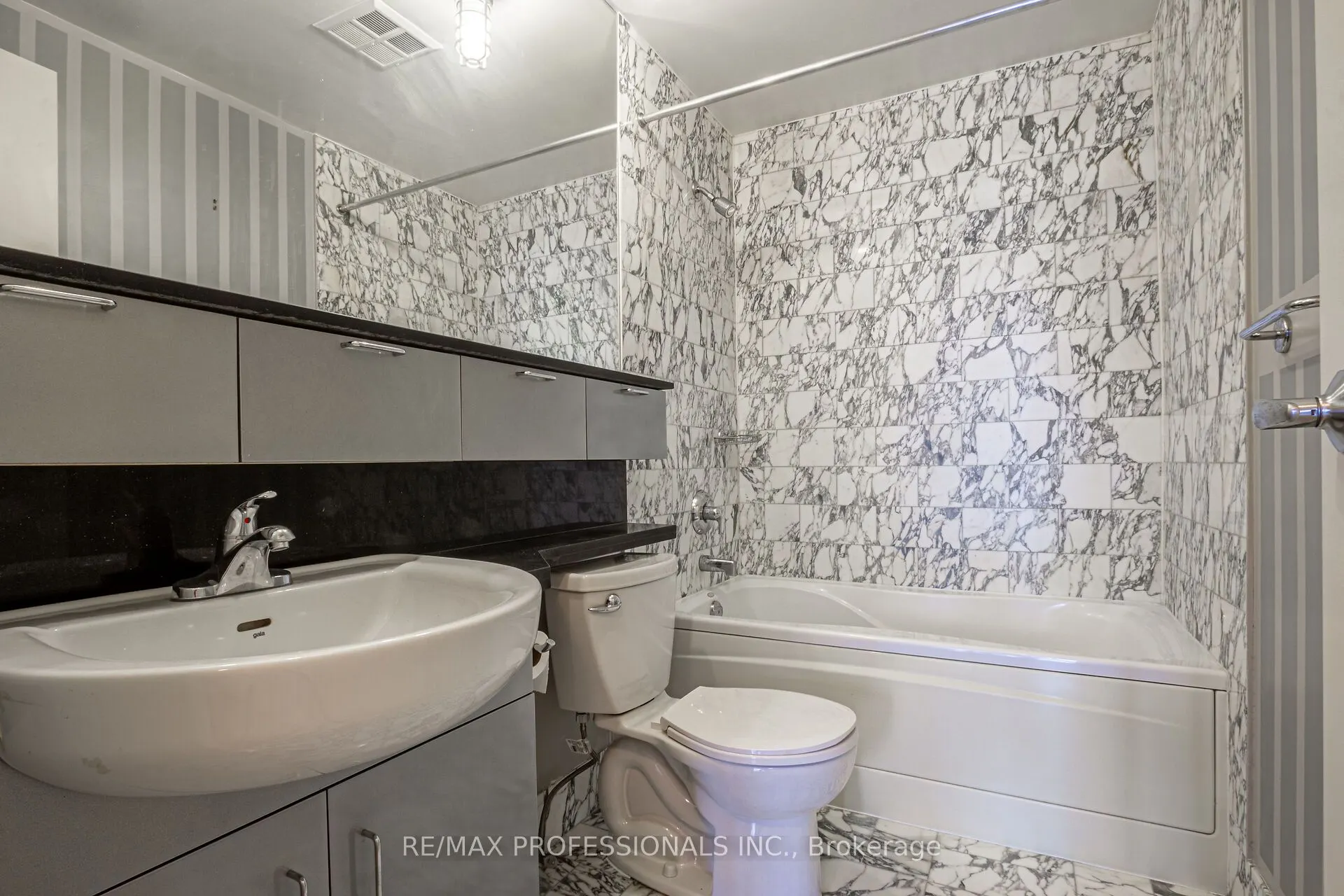 70 Alexander Street, #1007