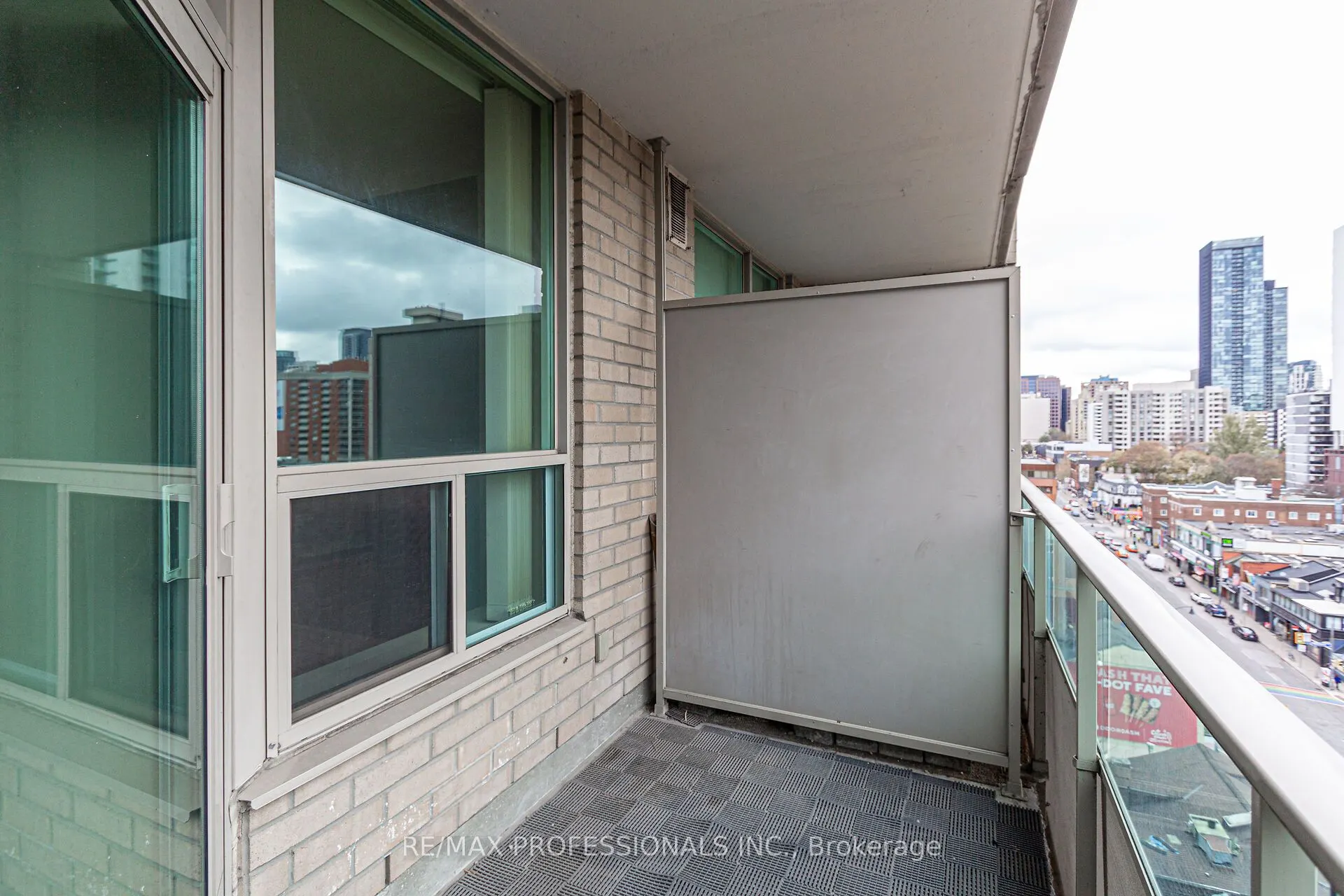 70 Alexander Street, #1007