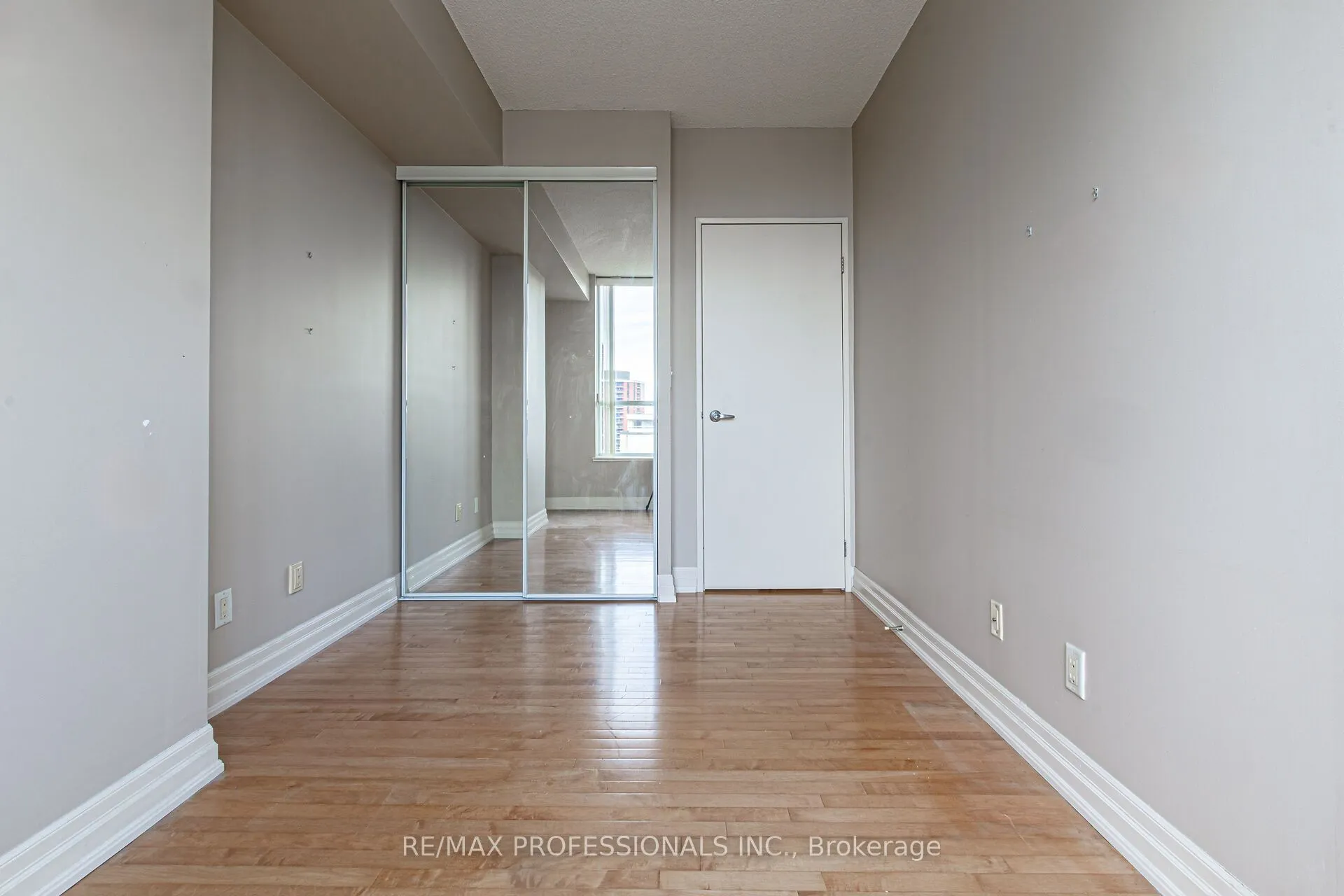 70 Alexander Street, #1007