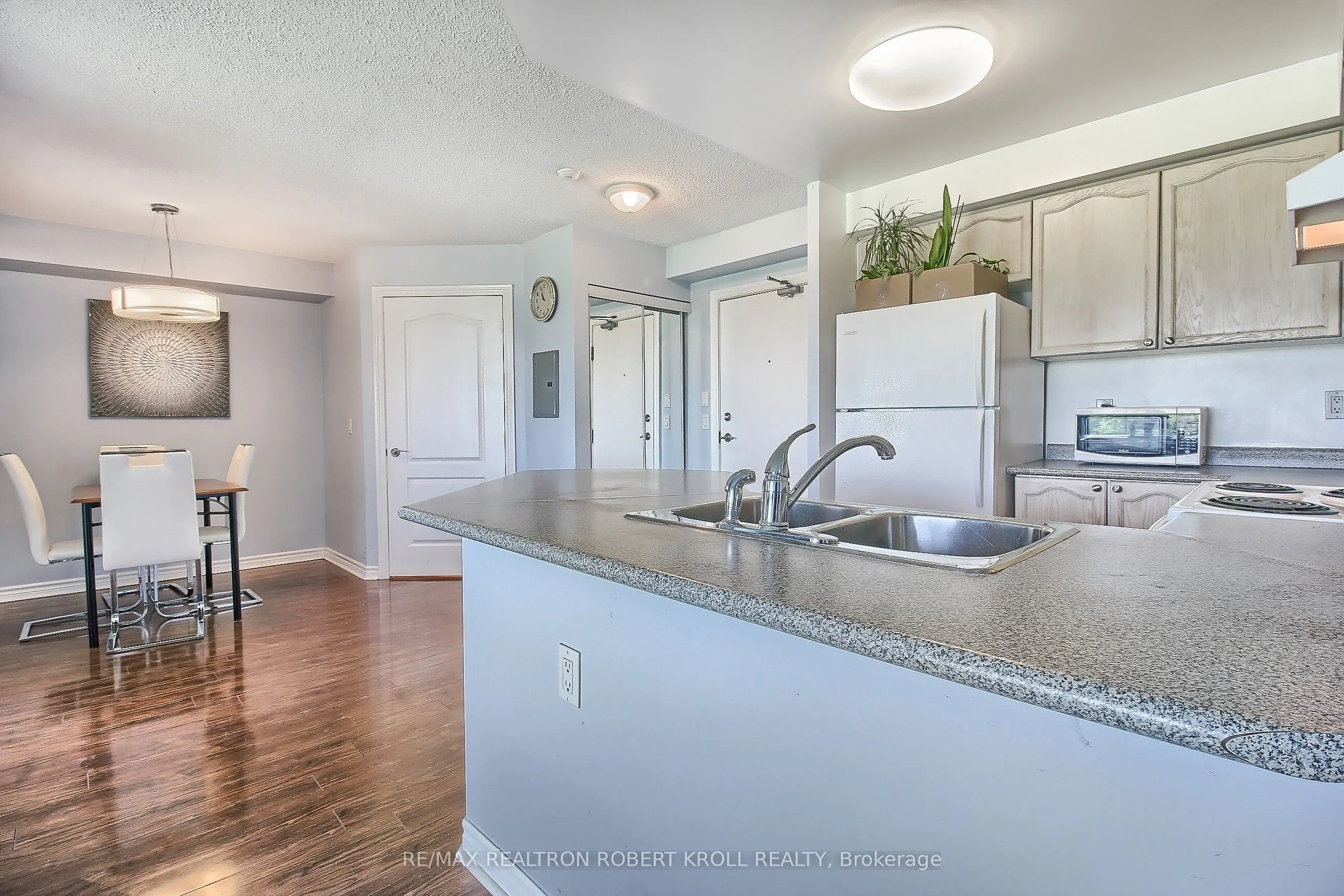 1030 Sheppard Avenue W, #402