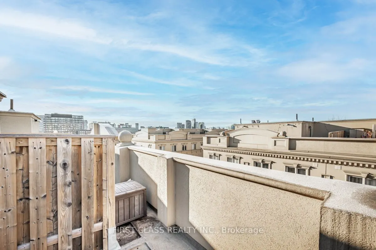 78 Carr Street, #25