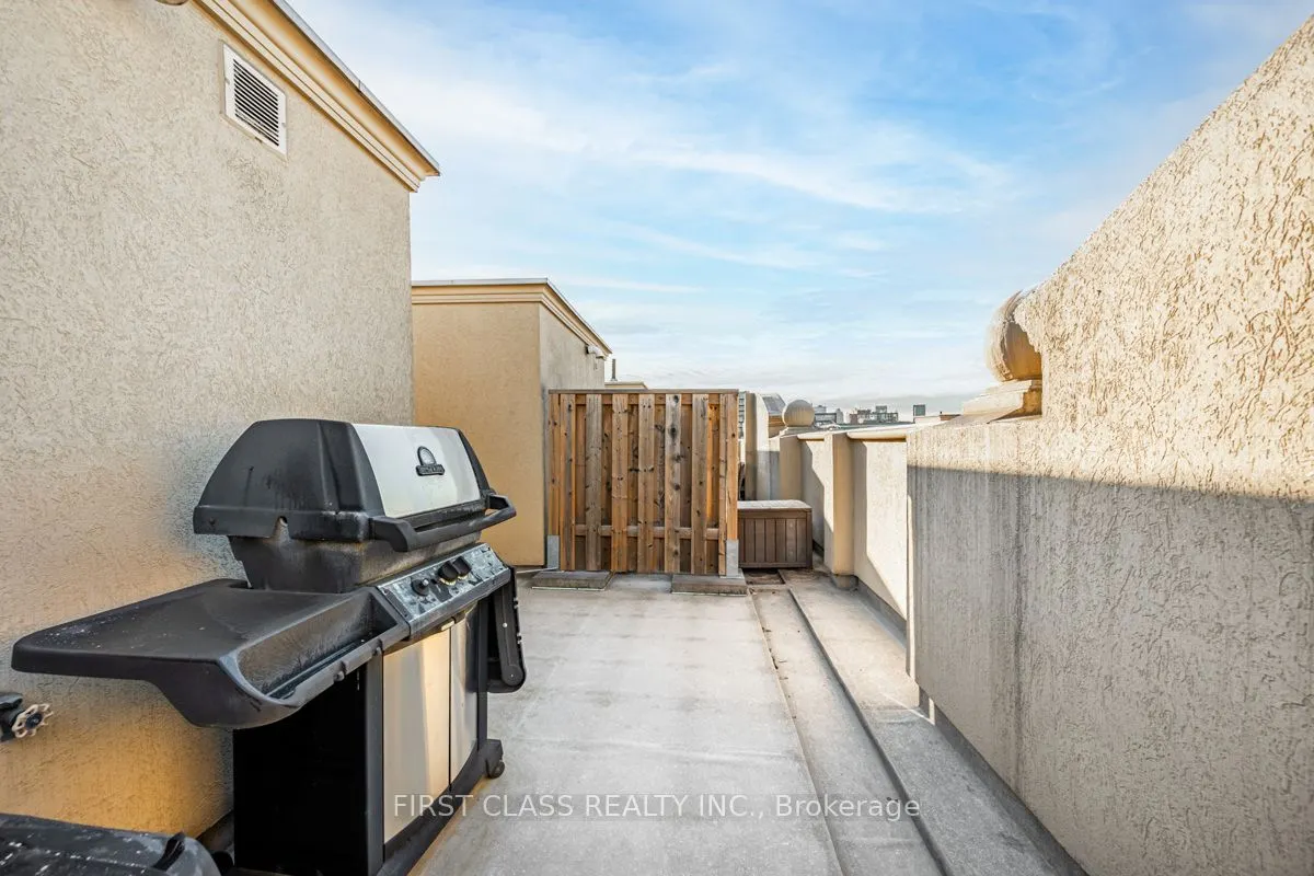 78 Carr Street, #25