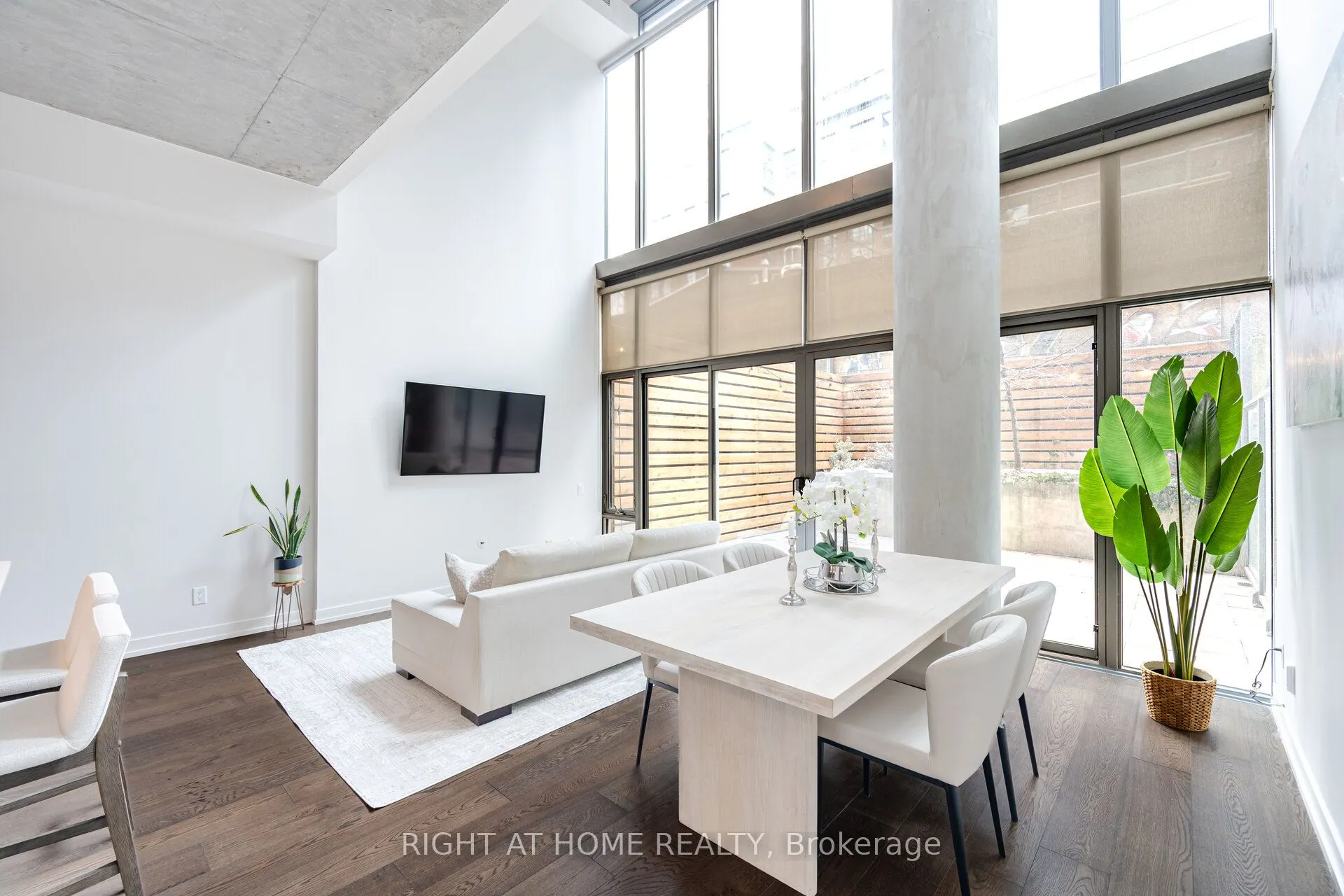 650 King Street W #106