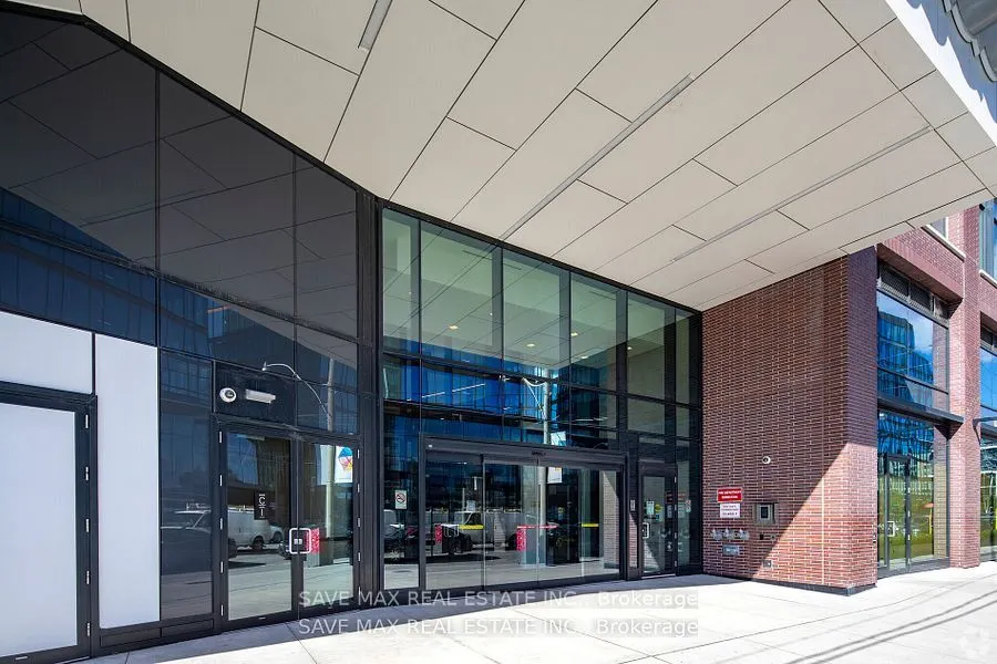 130 Queens Quay E, #502-B1