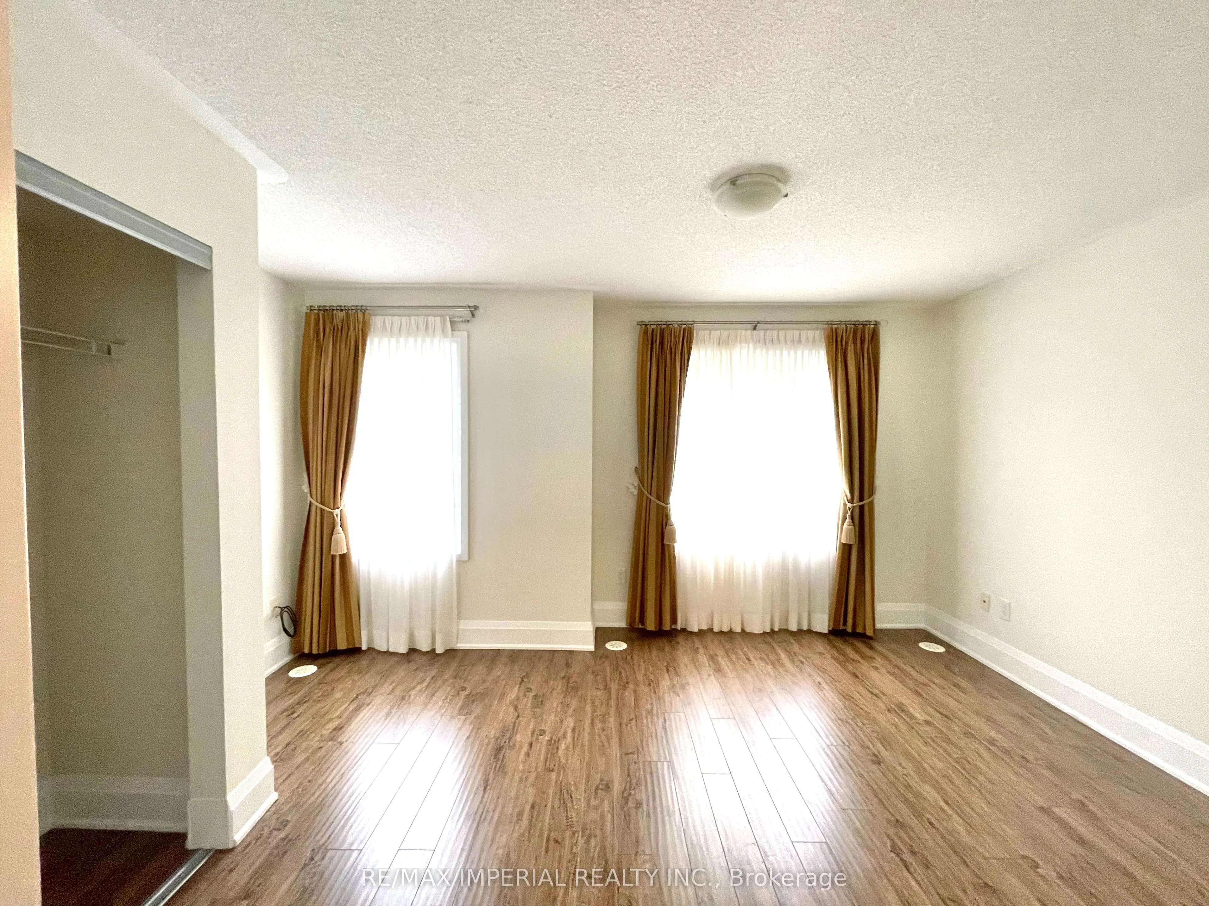 5 Oakburn Crescent, #Th8