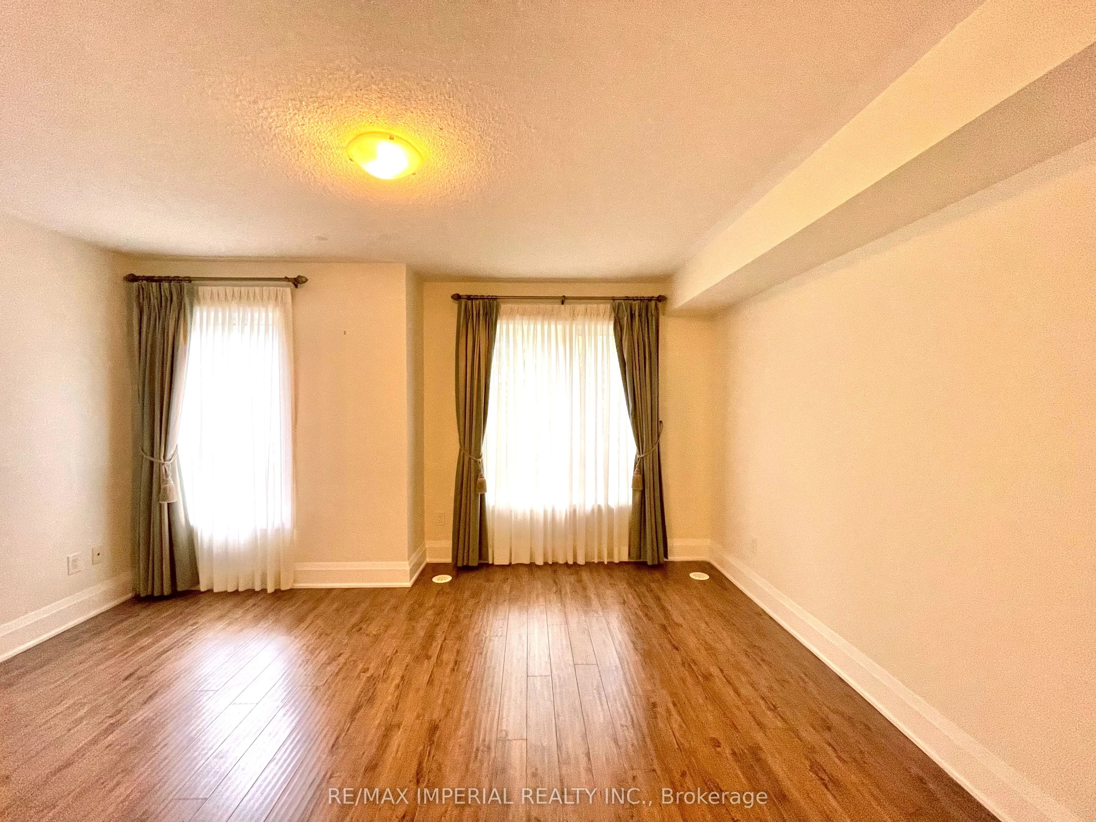 5 Oakburn Crescent, #Th8
