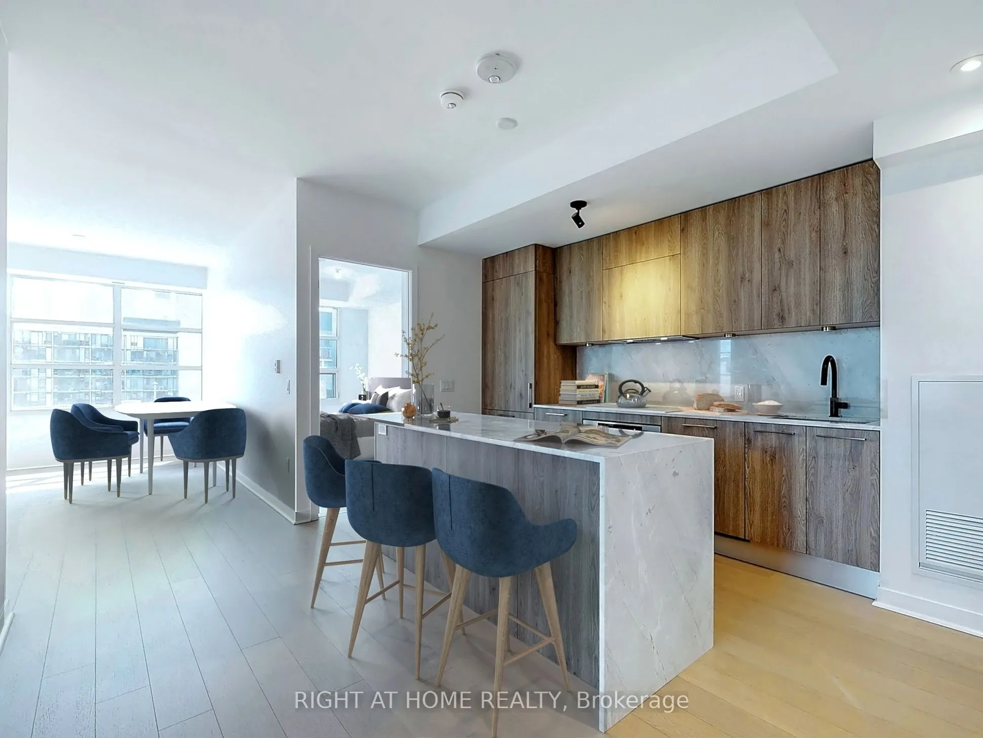 501 Adelaide Street W, #802